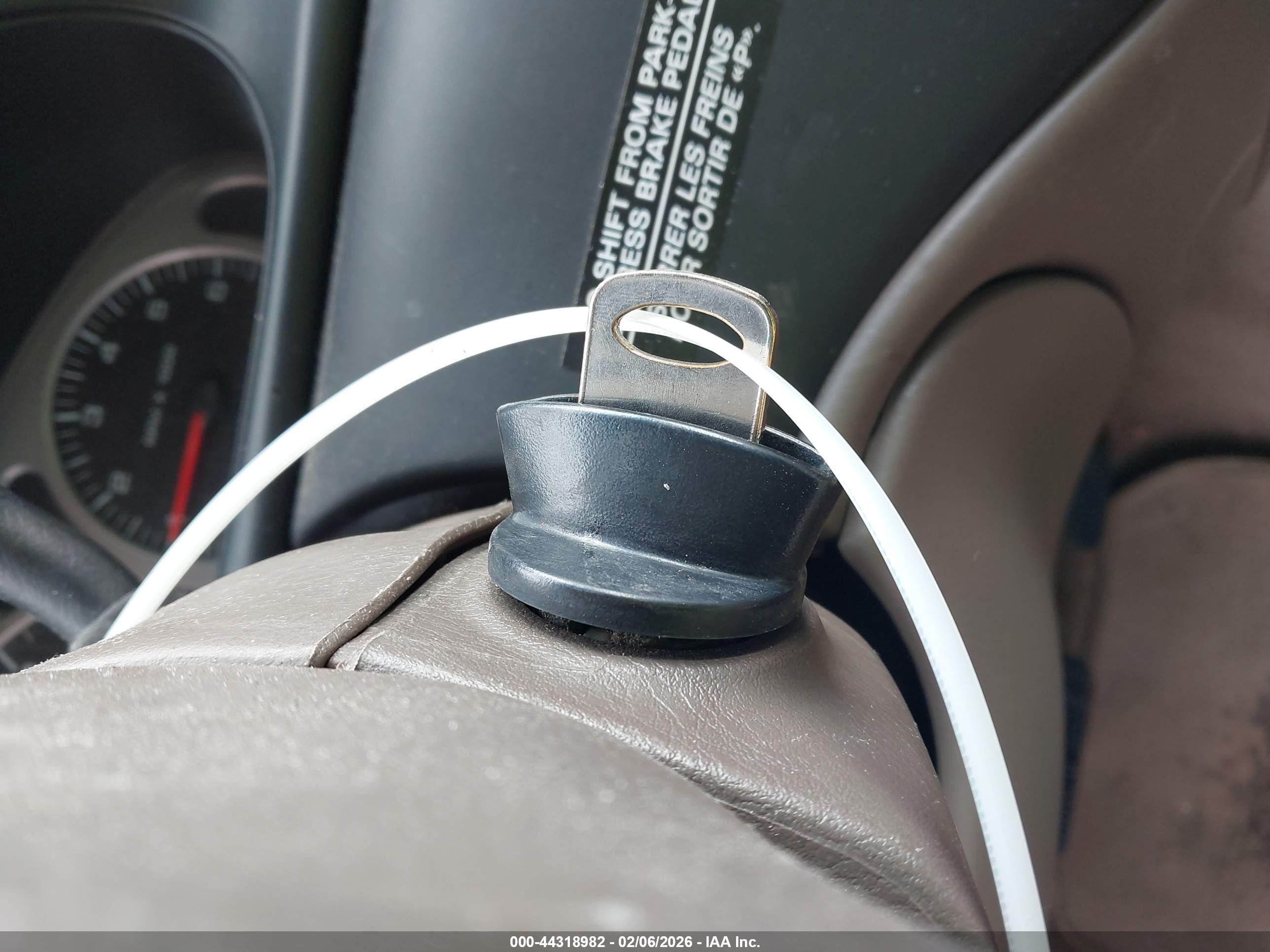 FORD TAURUS image 11