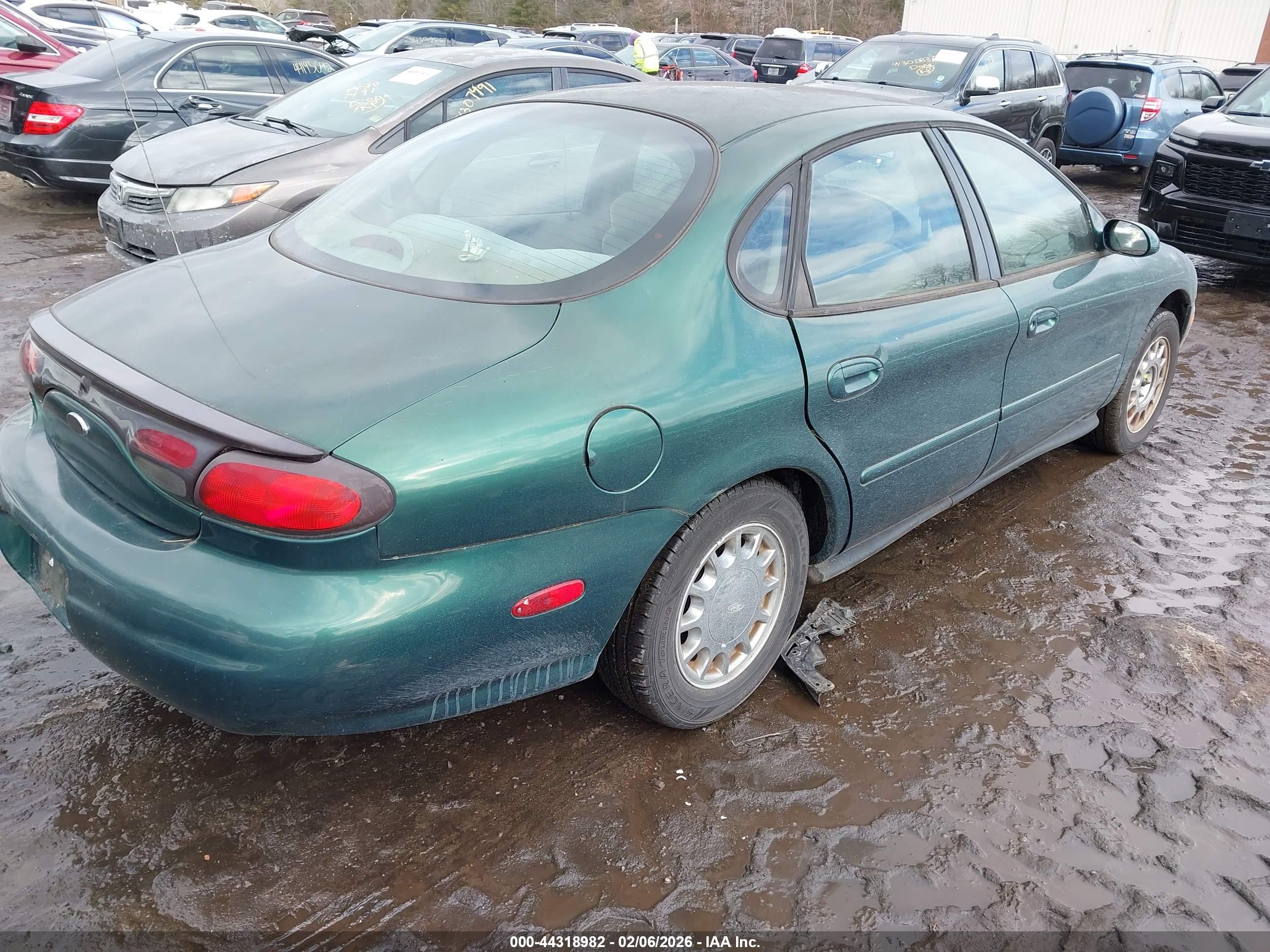 FORD TAURUS image 4