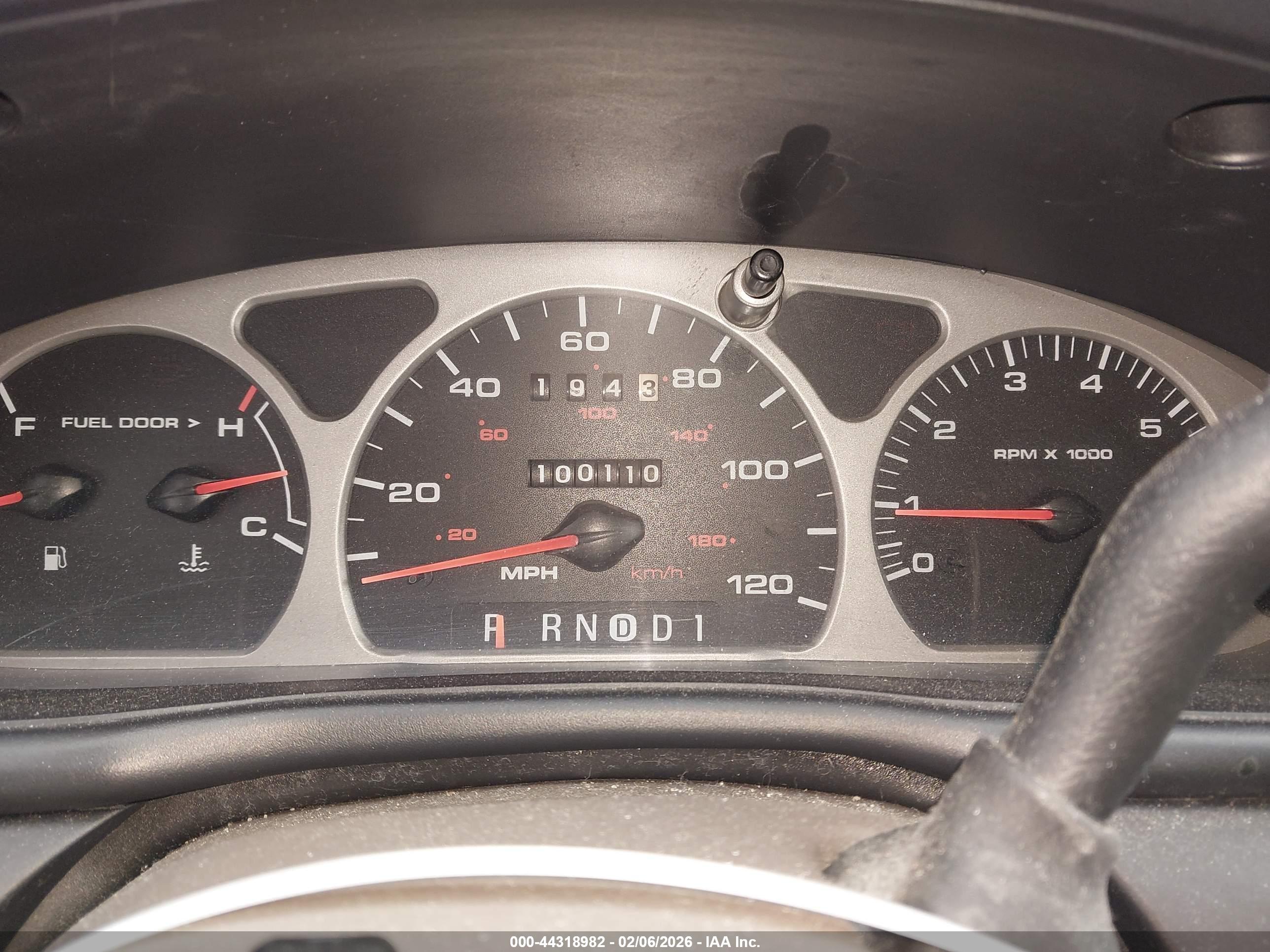 FORD TAURUS image 7