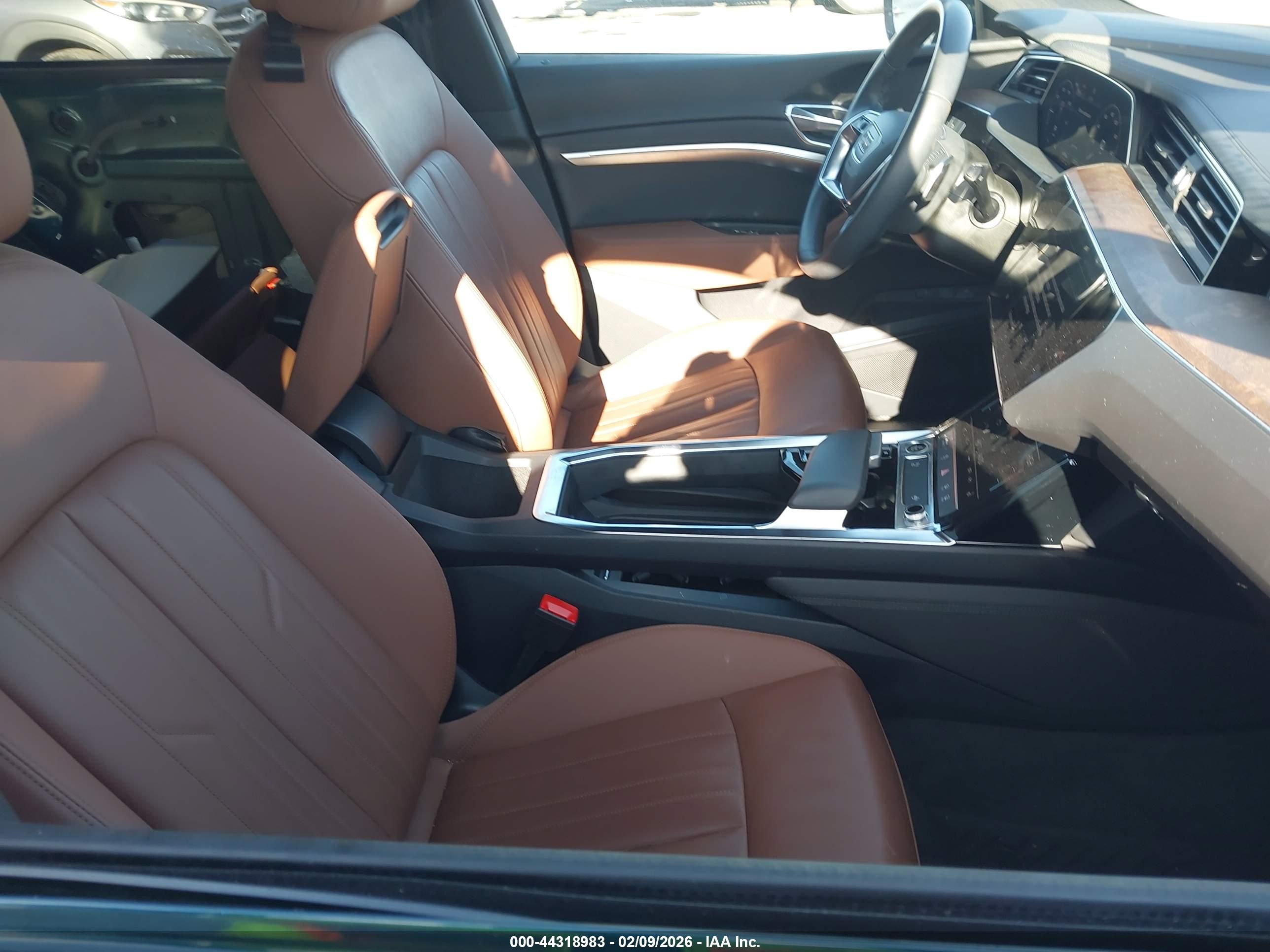 AUDI E-TRON image 5