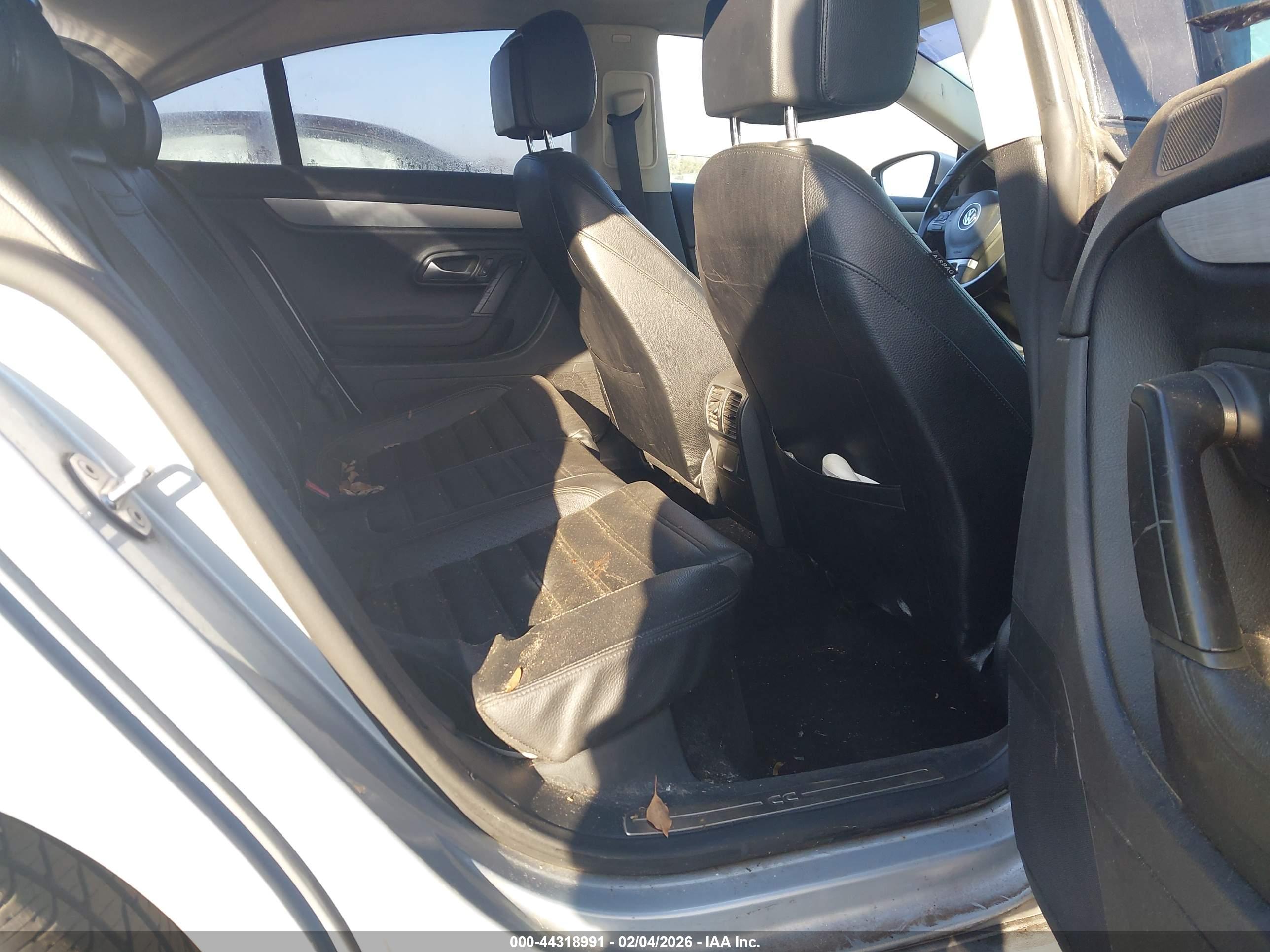 VOLKSWAGEN CC image 8