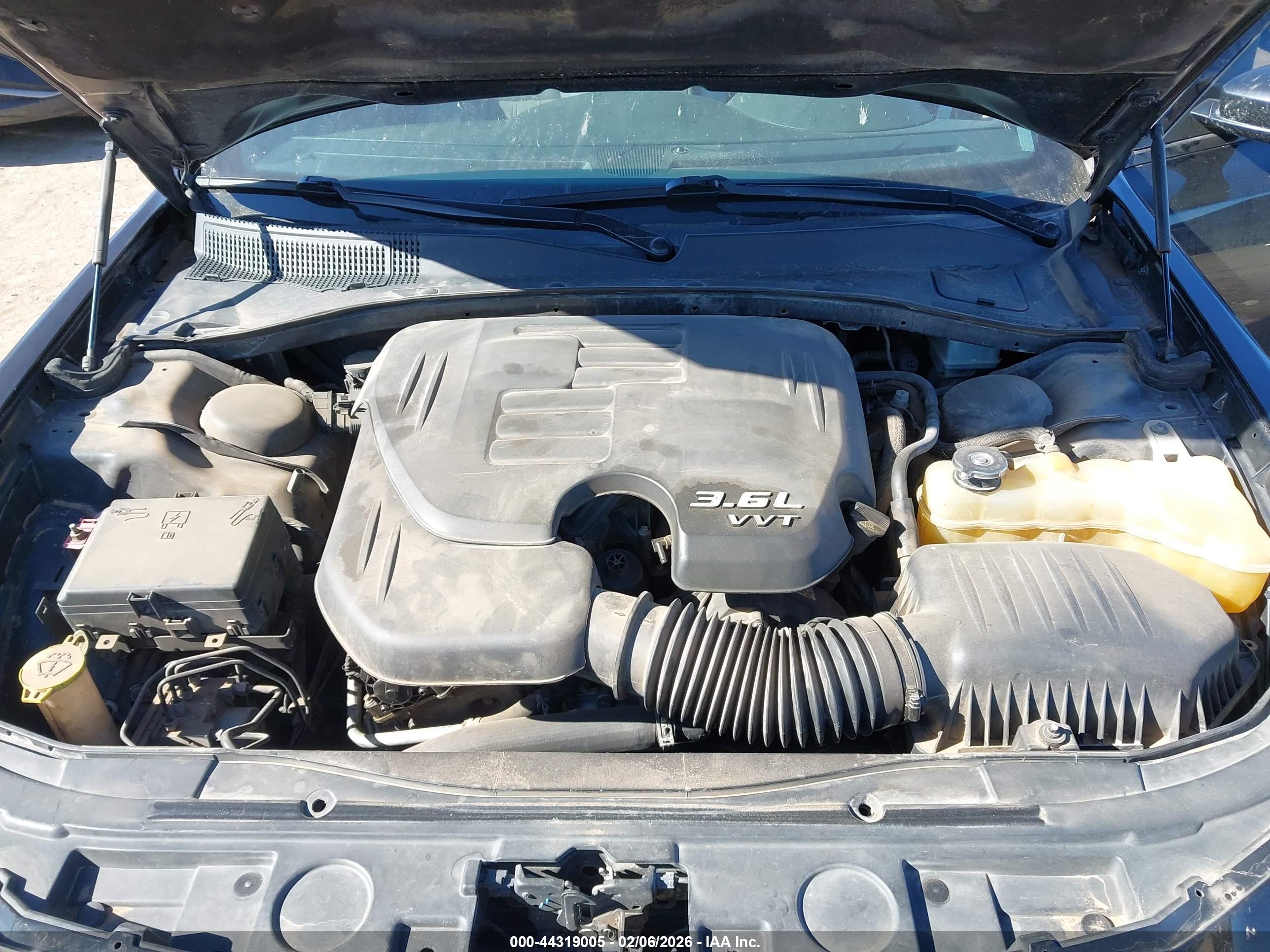 CHRYSLER 300 image 10