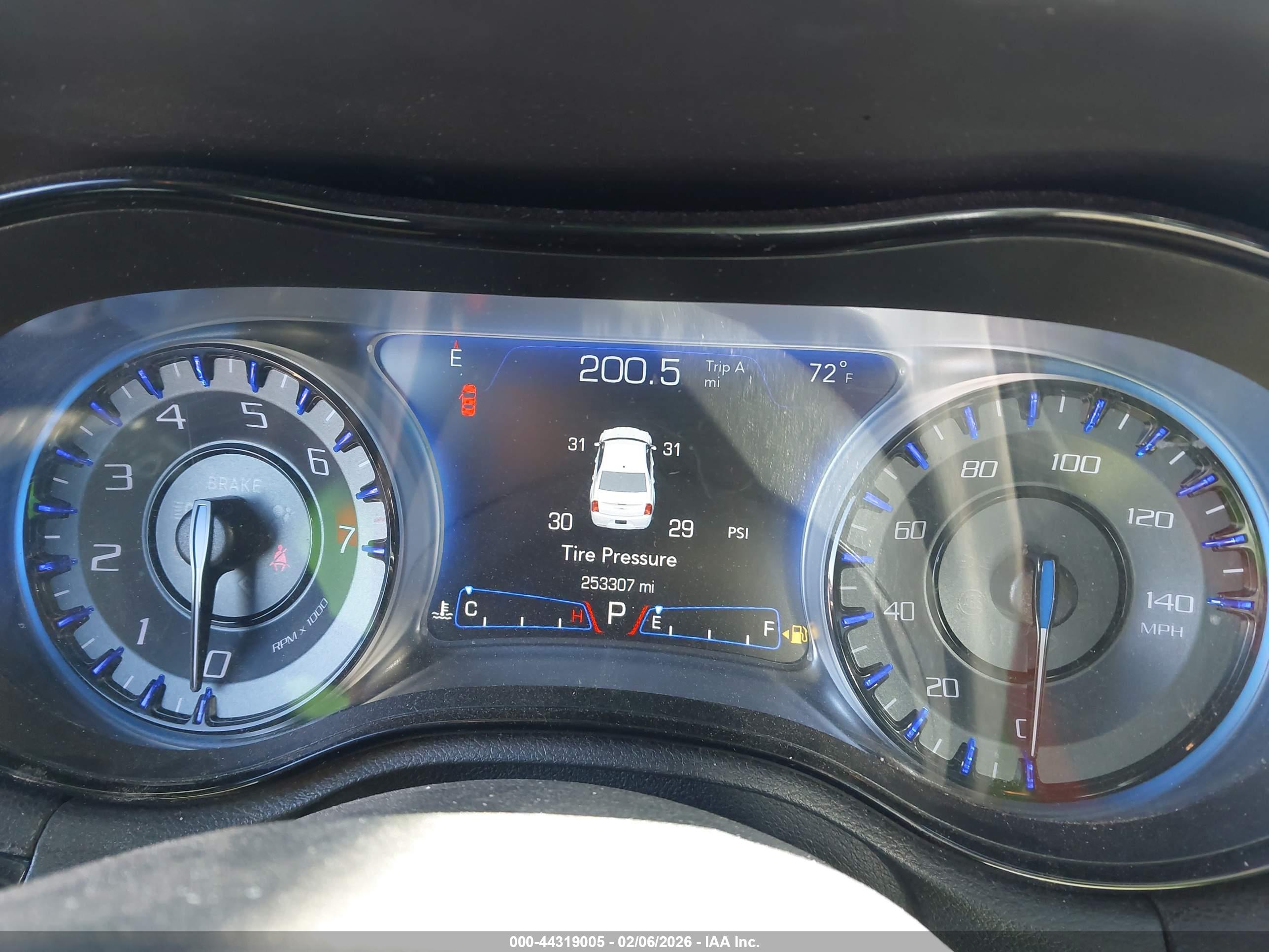 CHRYSLER 300 image 7