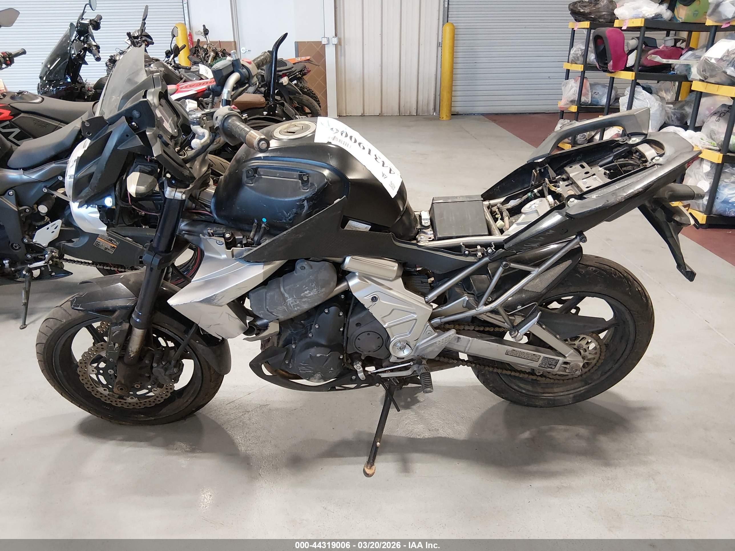 KAWASAKI LE650 image 9