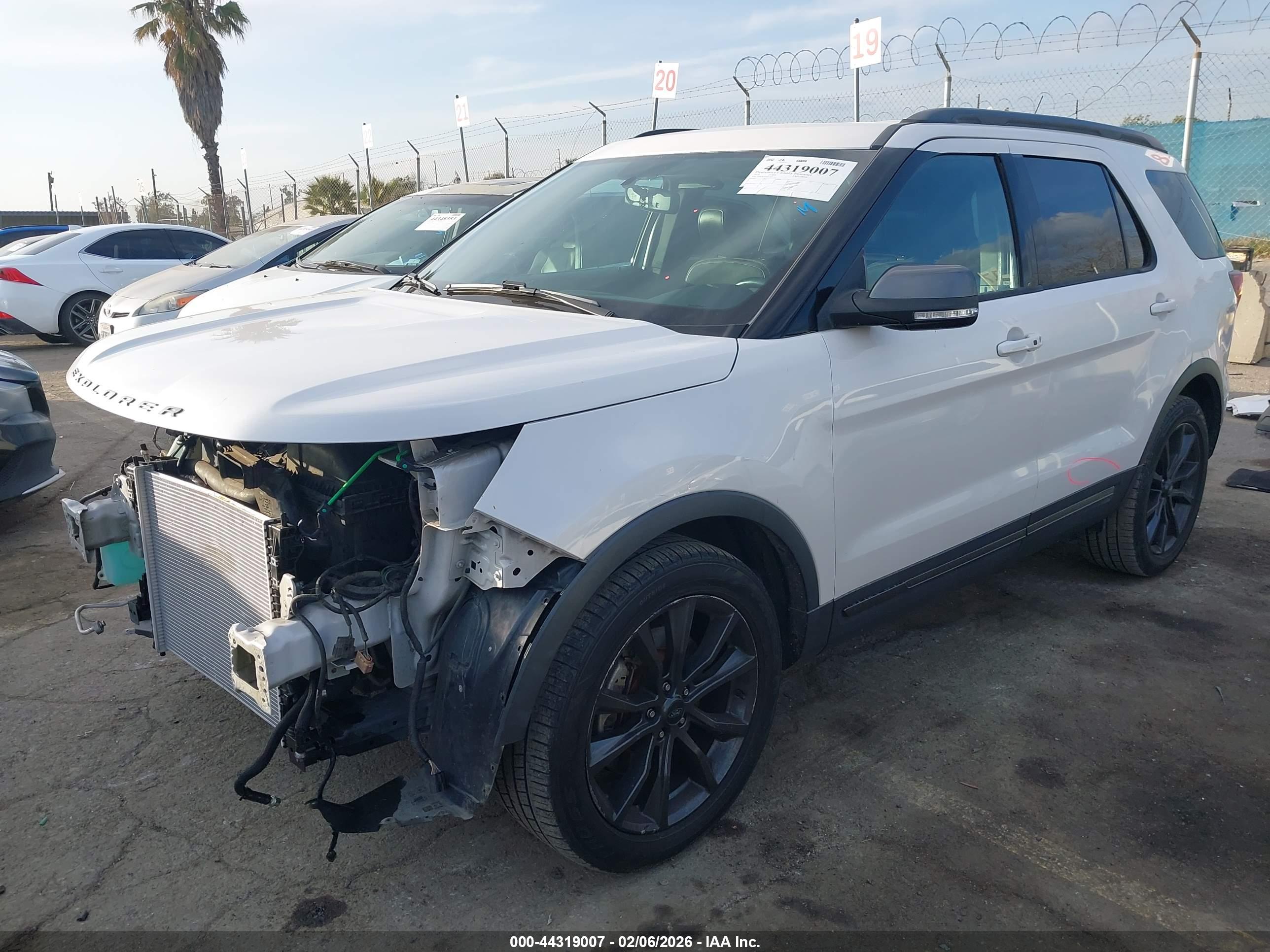 FORD EXPLORER image 2
