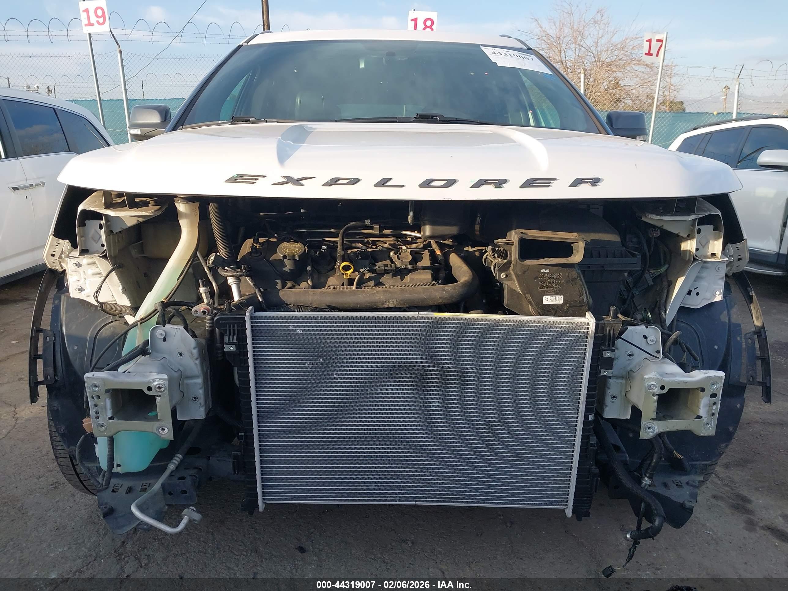 FORD EXPLORER image 6
