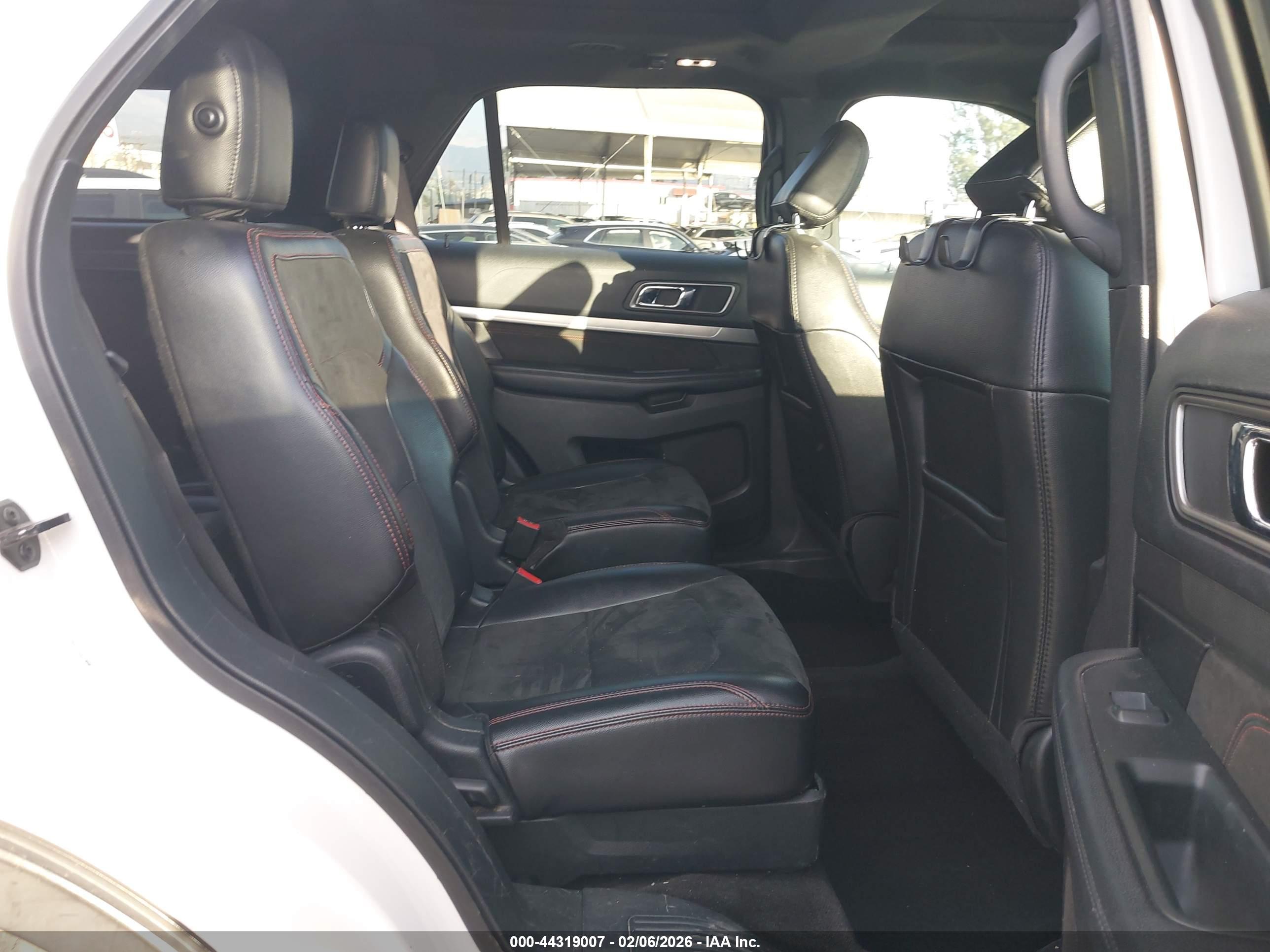 FORD EXPLORER image 8