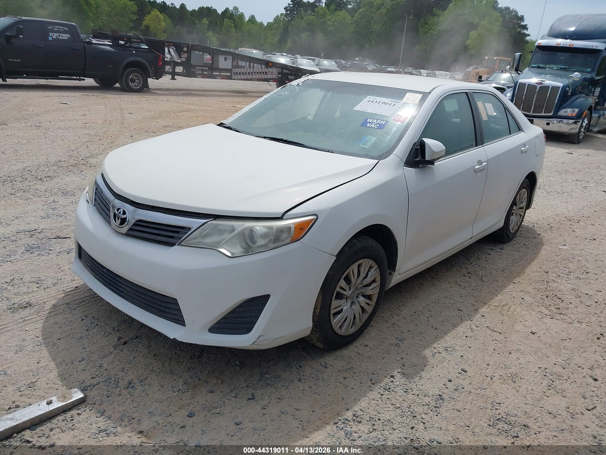 TOYOTA CAMRY image 2