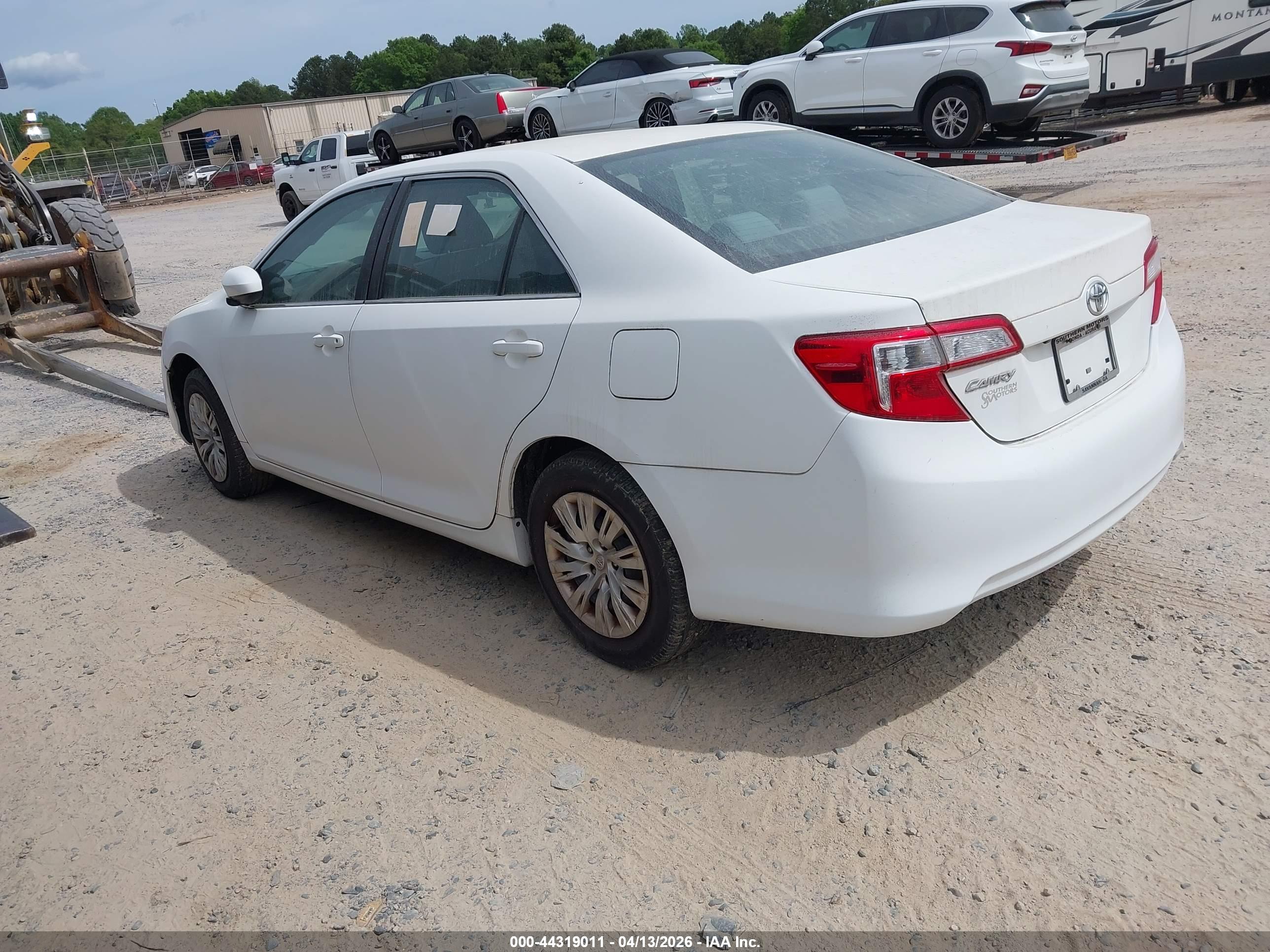 TOYOTA CAMRY image 3