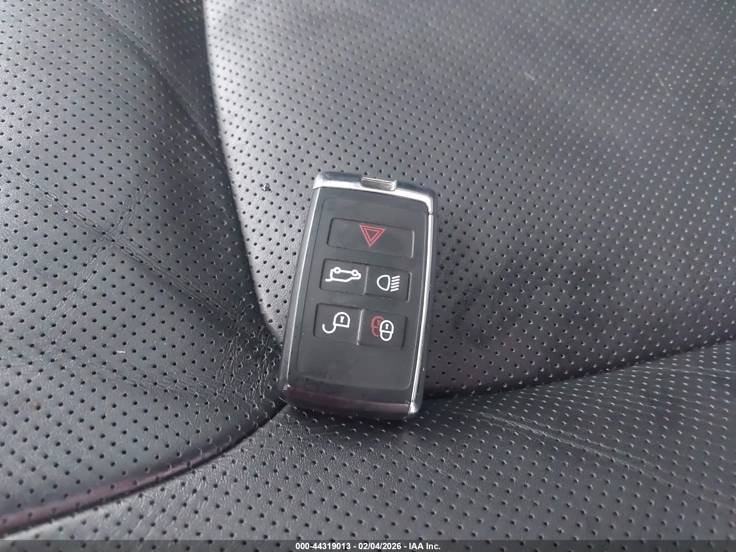 LAND ROVER image 11