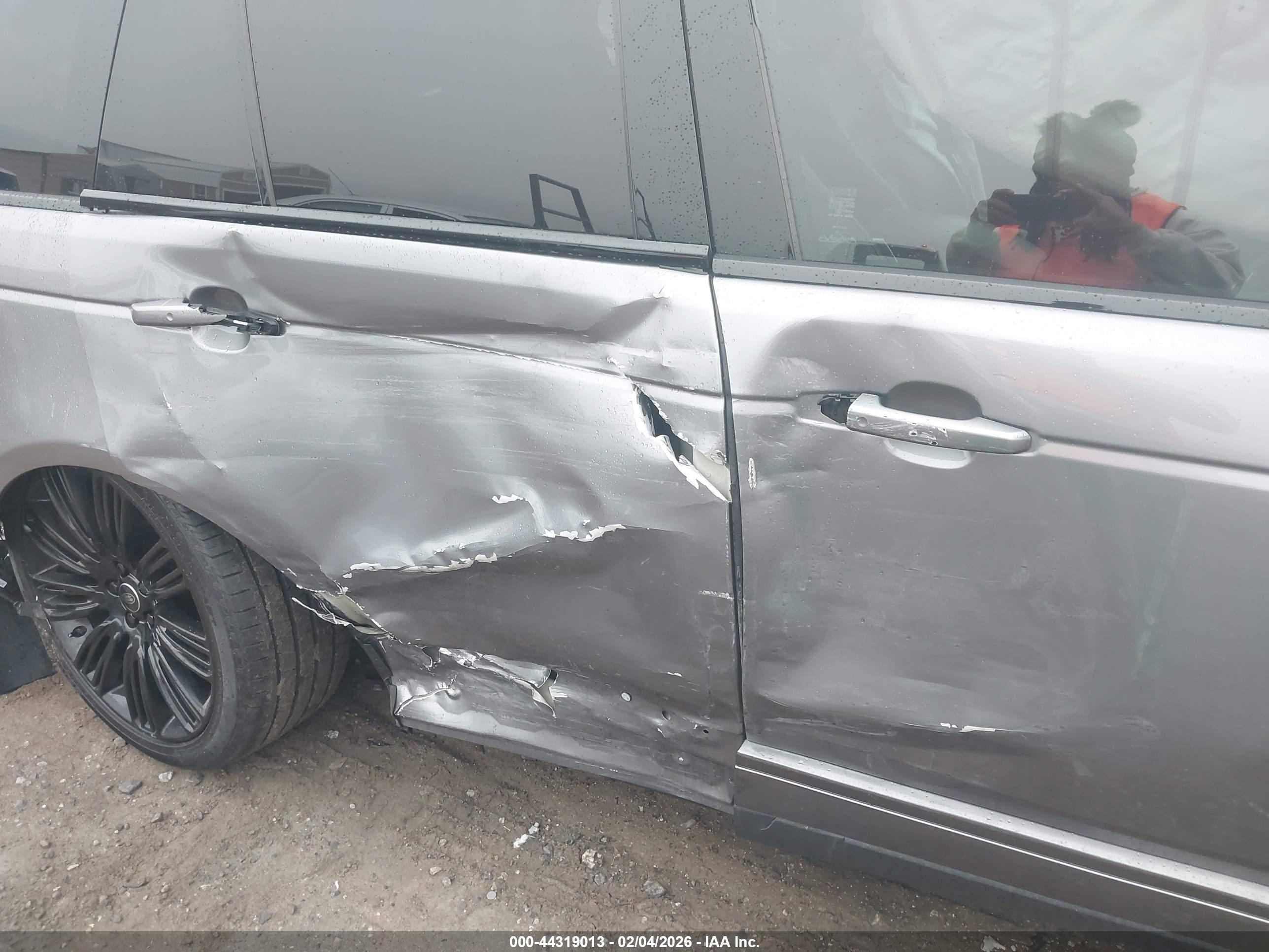 LAND ROVER image 6