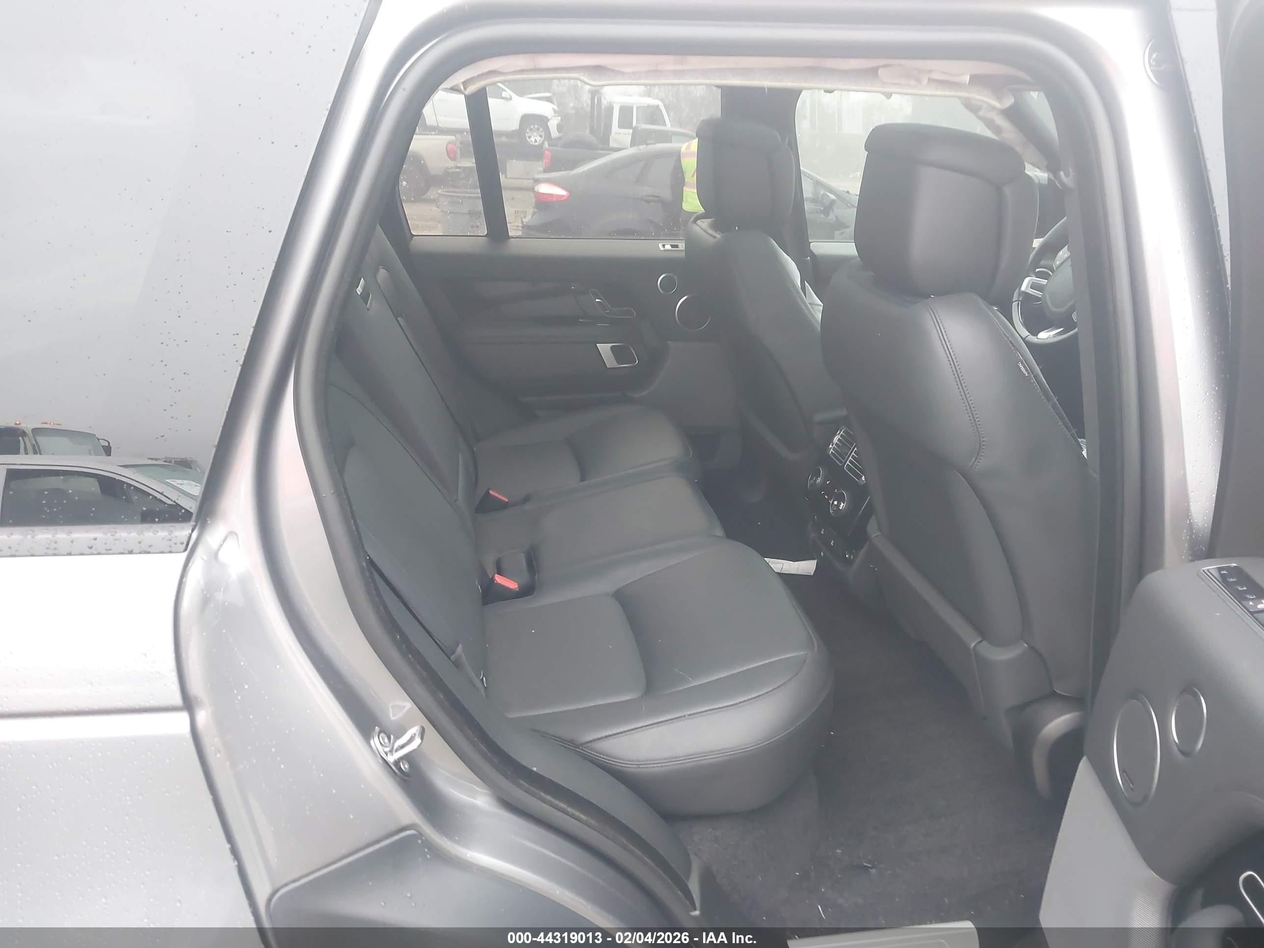 LAND ROVER image 8