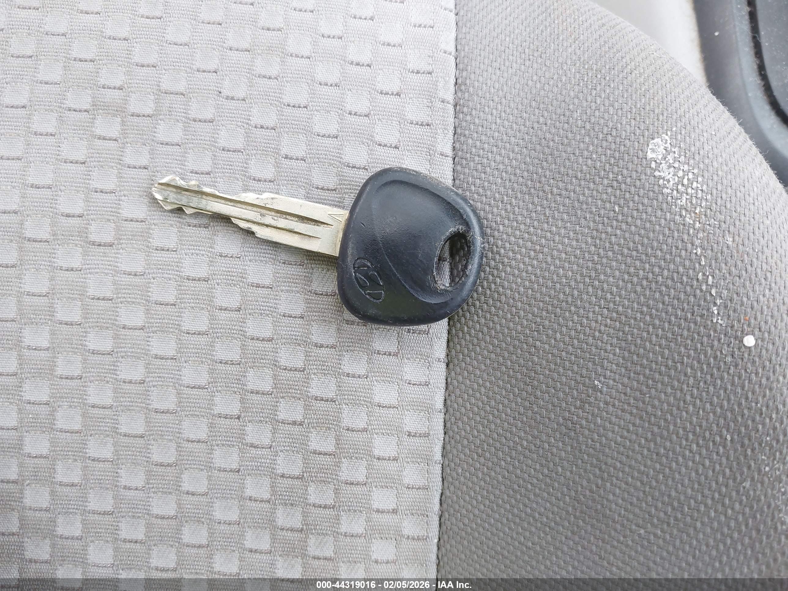 HYUNDAI ACCENT image 11