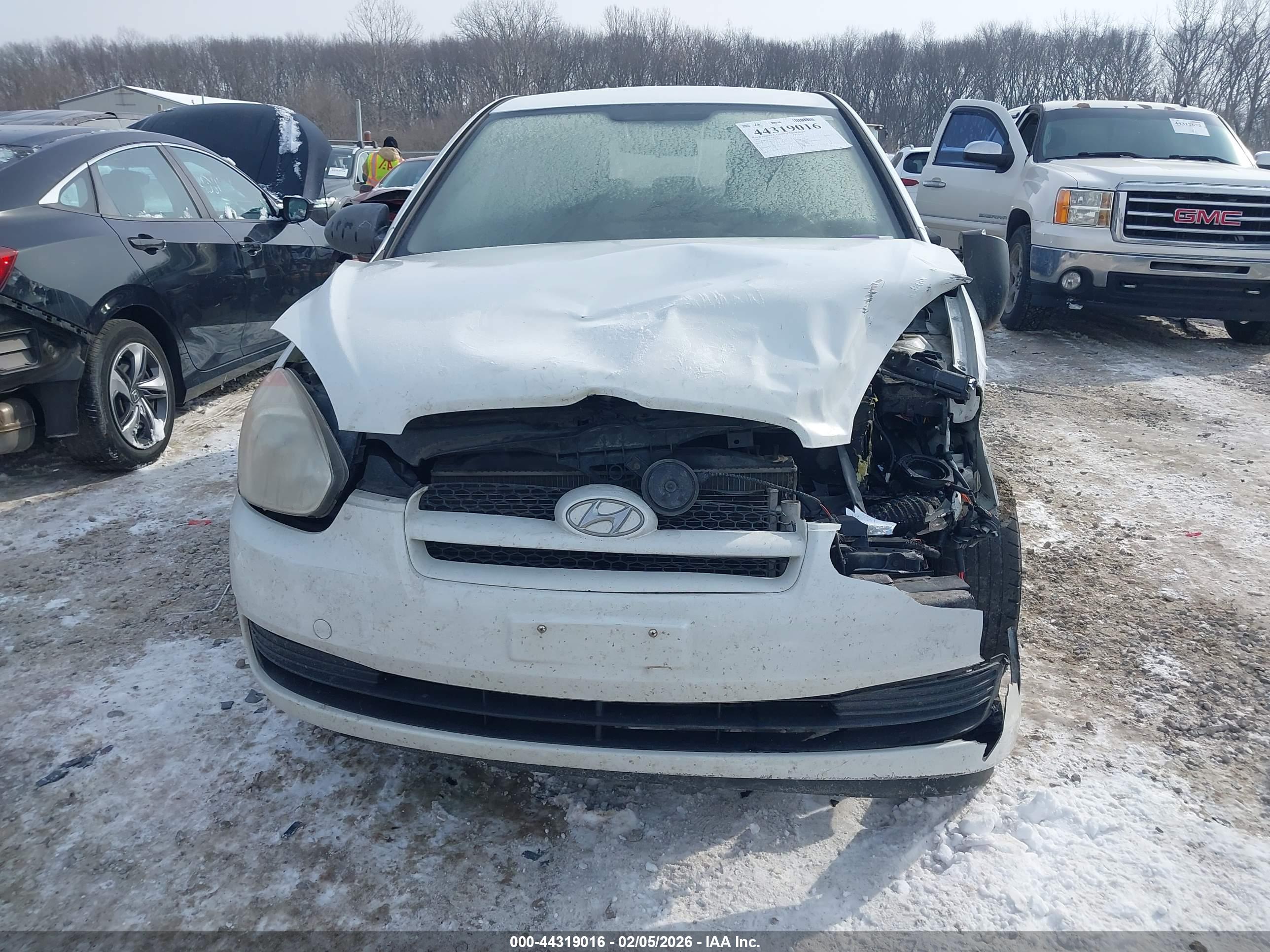 HYUNDAI ACCENT image 6