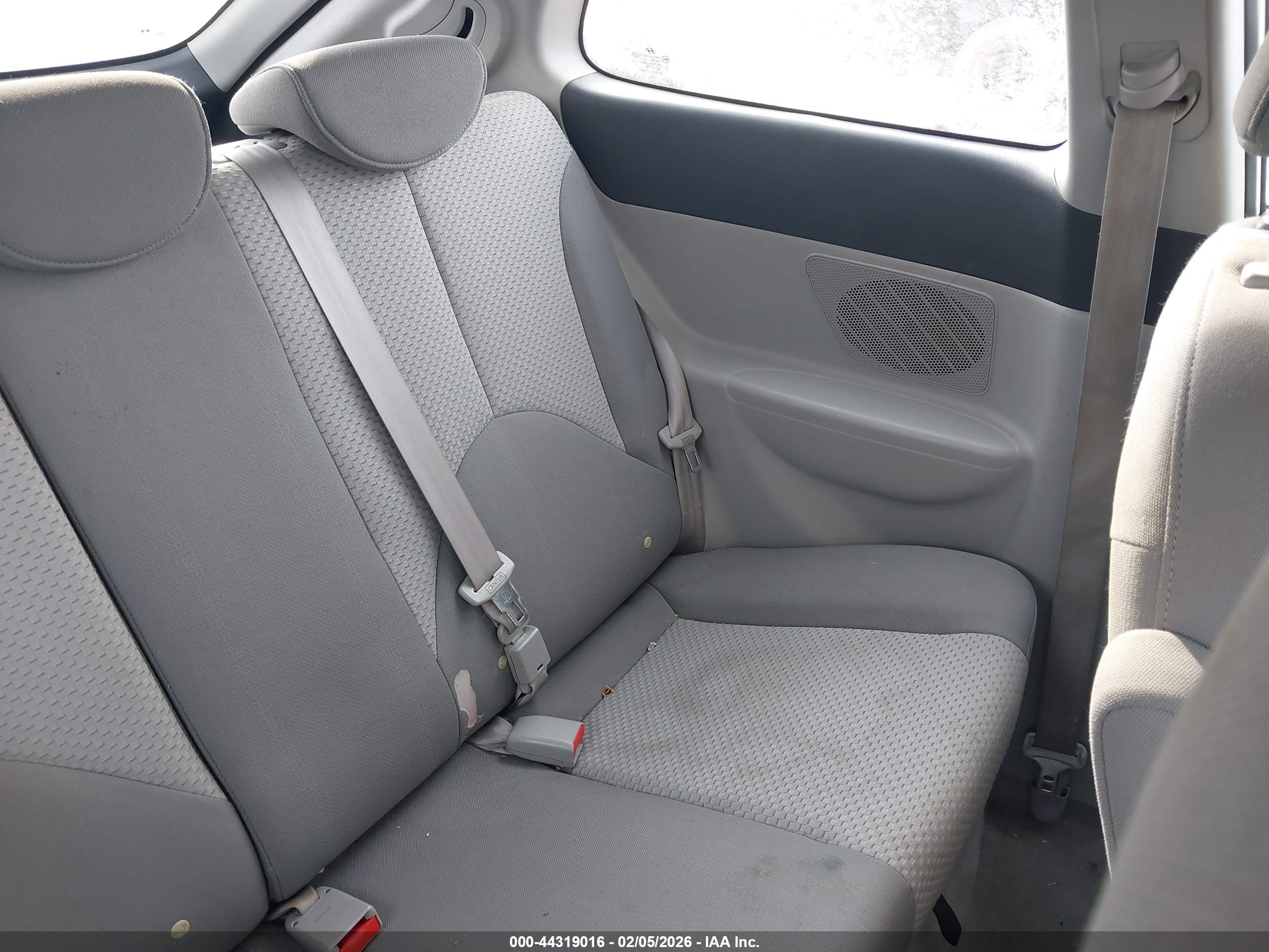 HYUNDAI ACCENT image 8