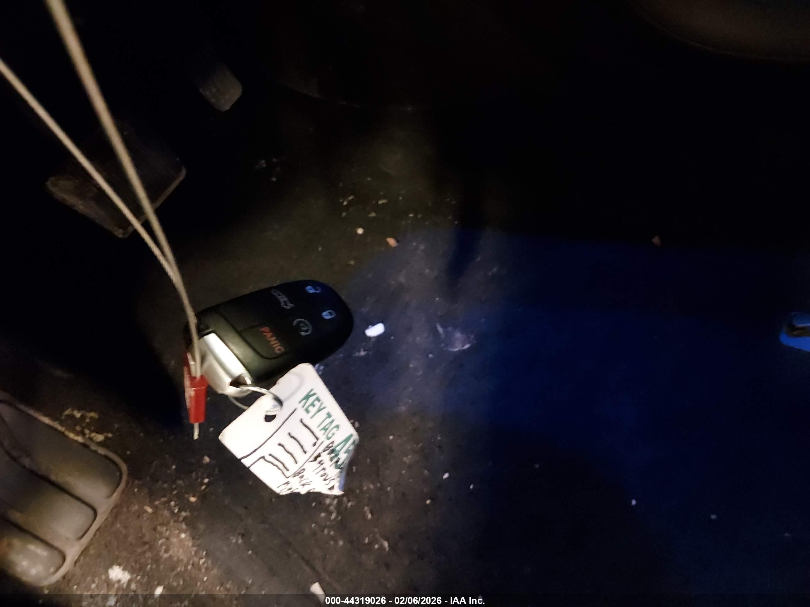 CHRYSLER 200 image 11