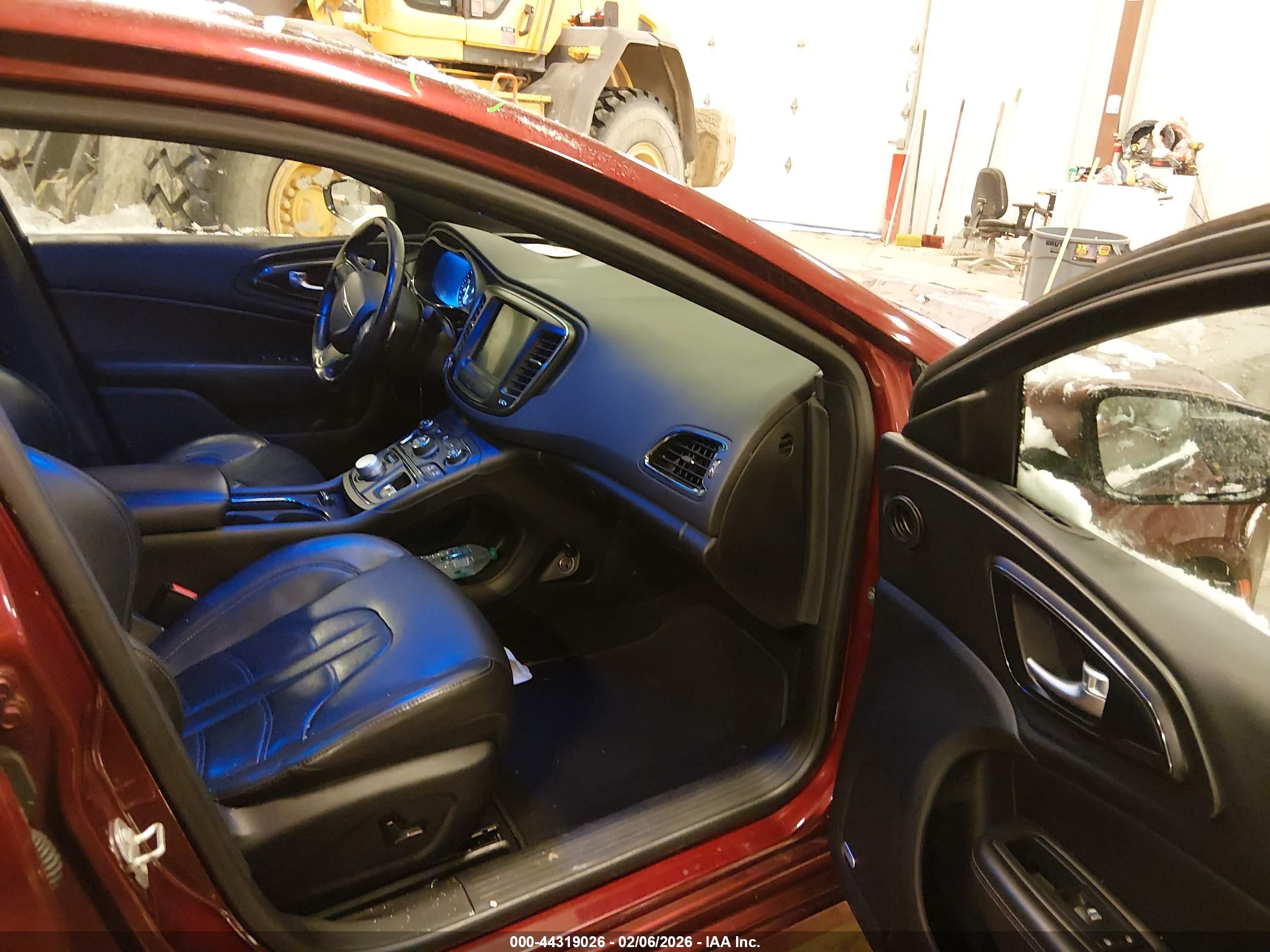 CHRYSLER 200 image 5