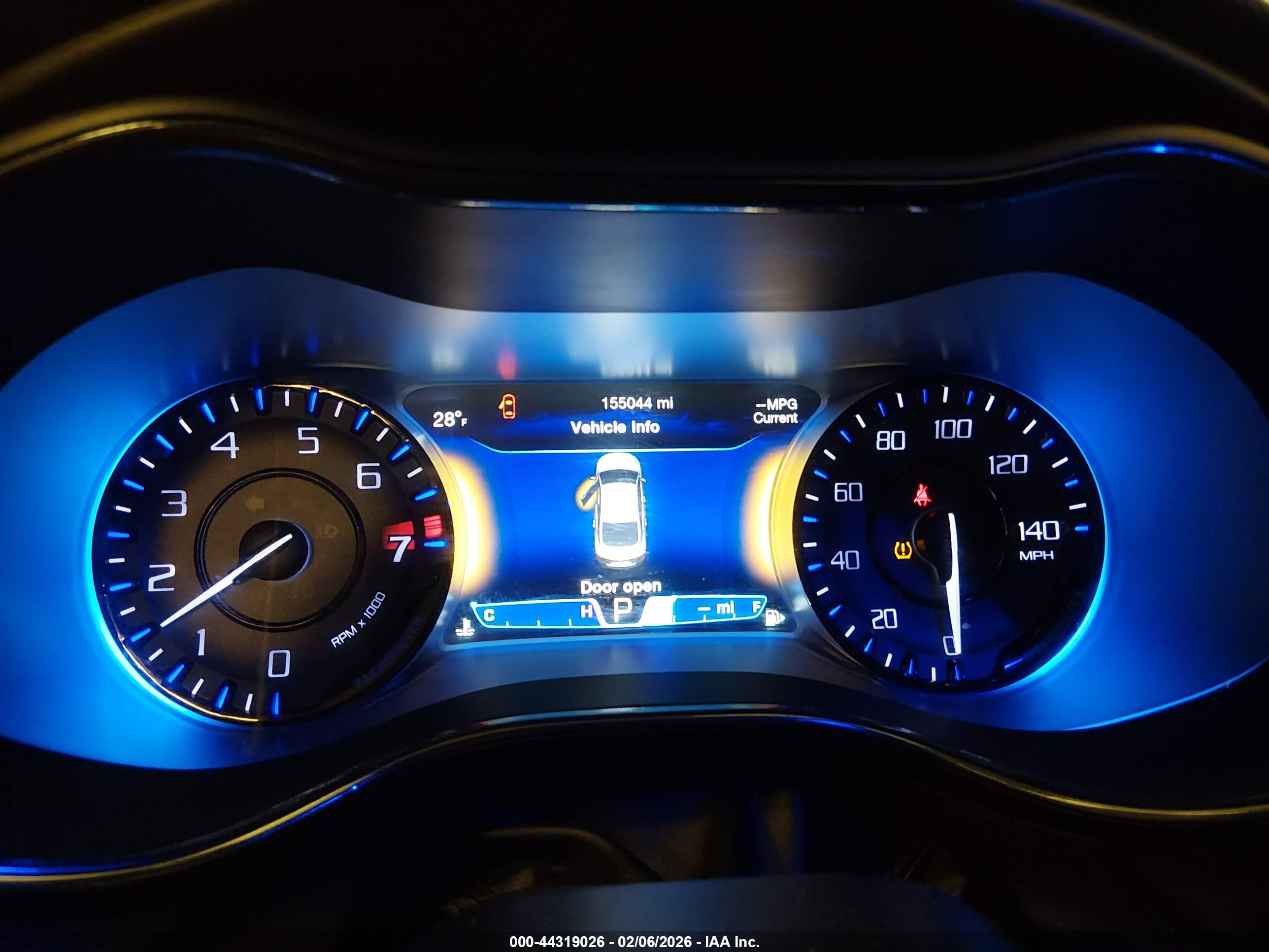 CHRYSLER 200 image 7