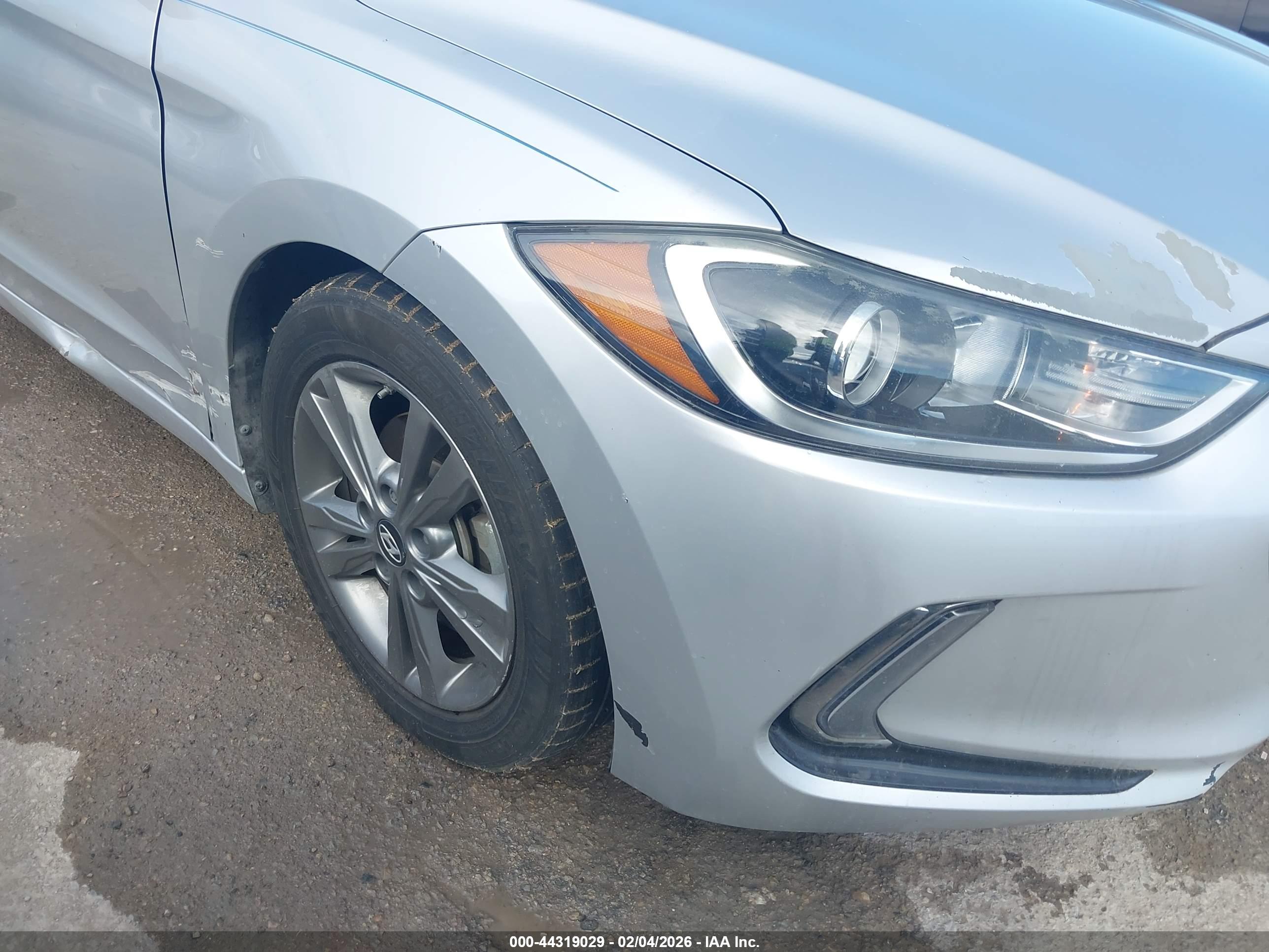 HYUNDAI ELANTRA image 6