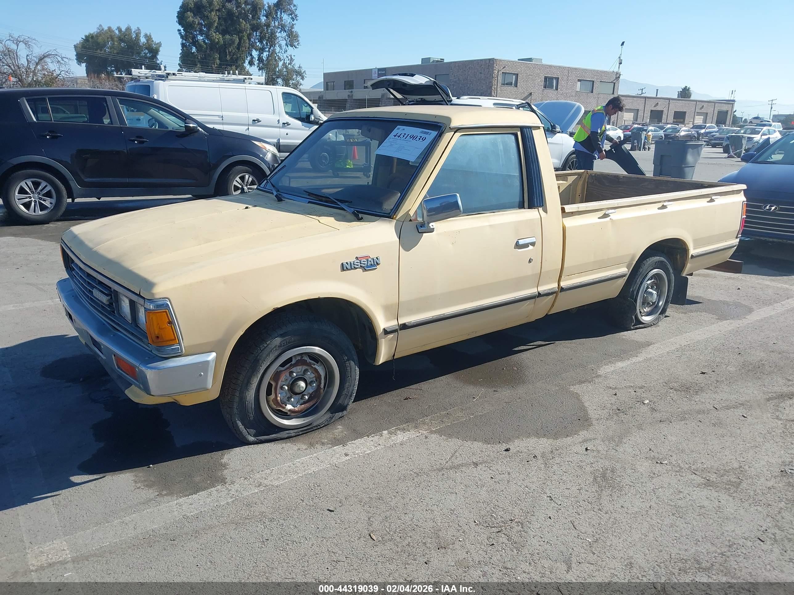 DATSUN 720 image 2