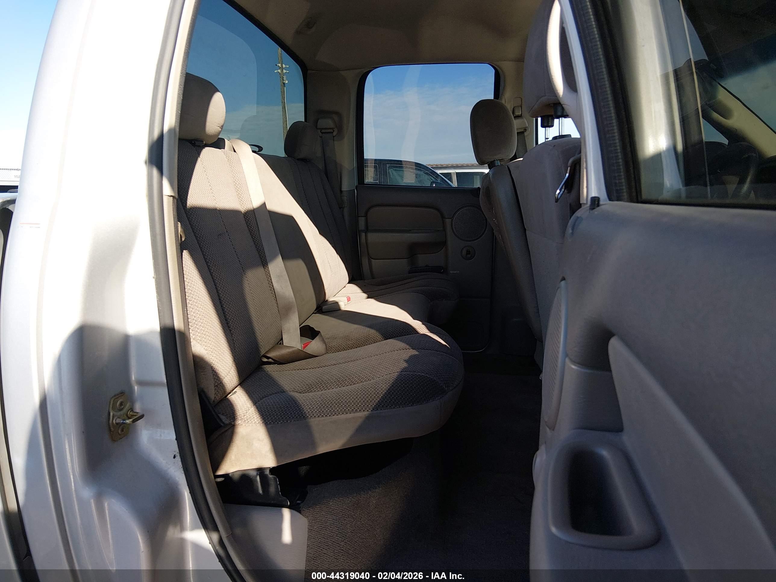 DODGE RAM image 8