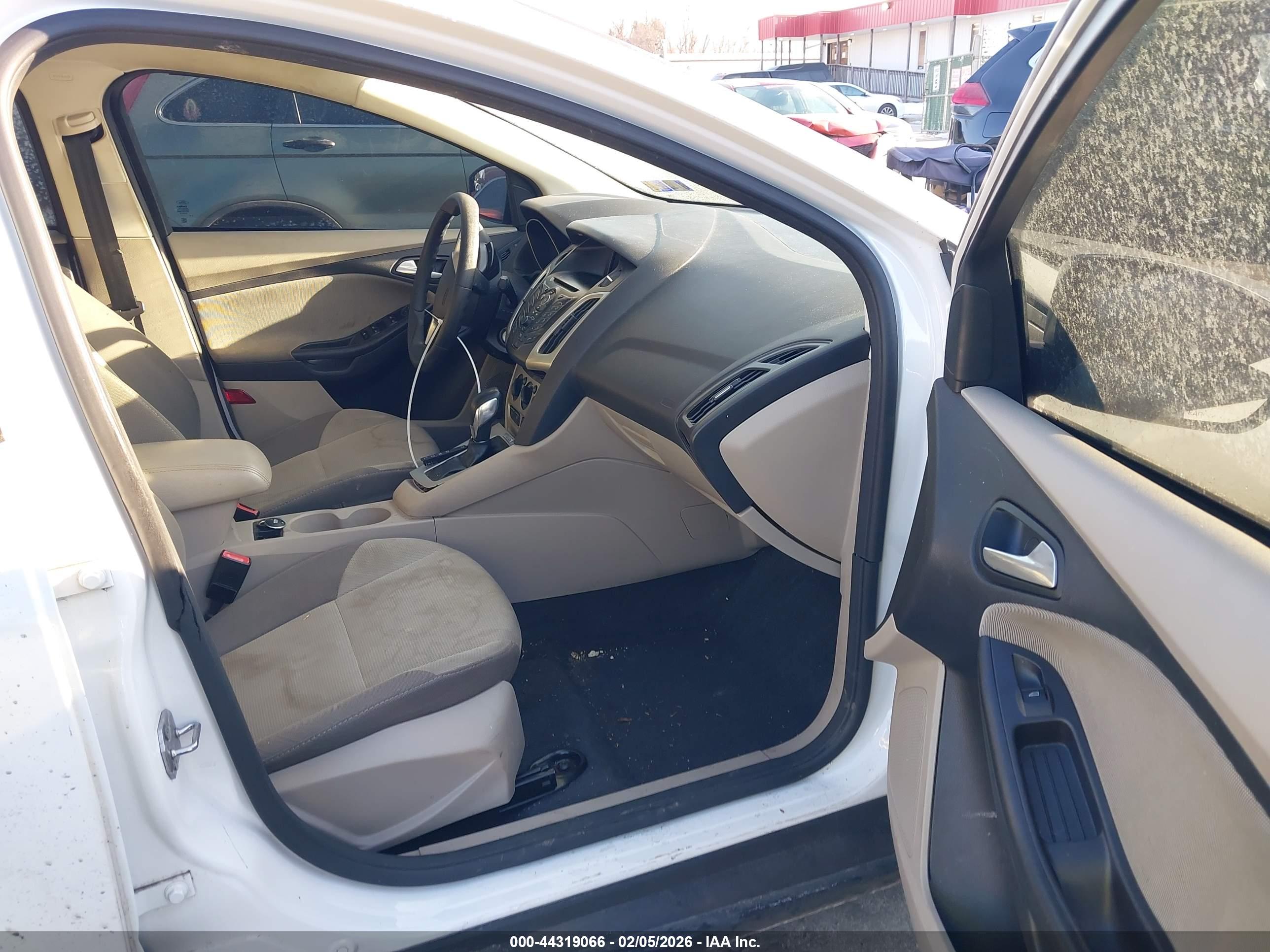 FORD FOCUS image 5