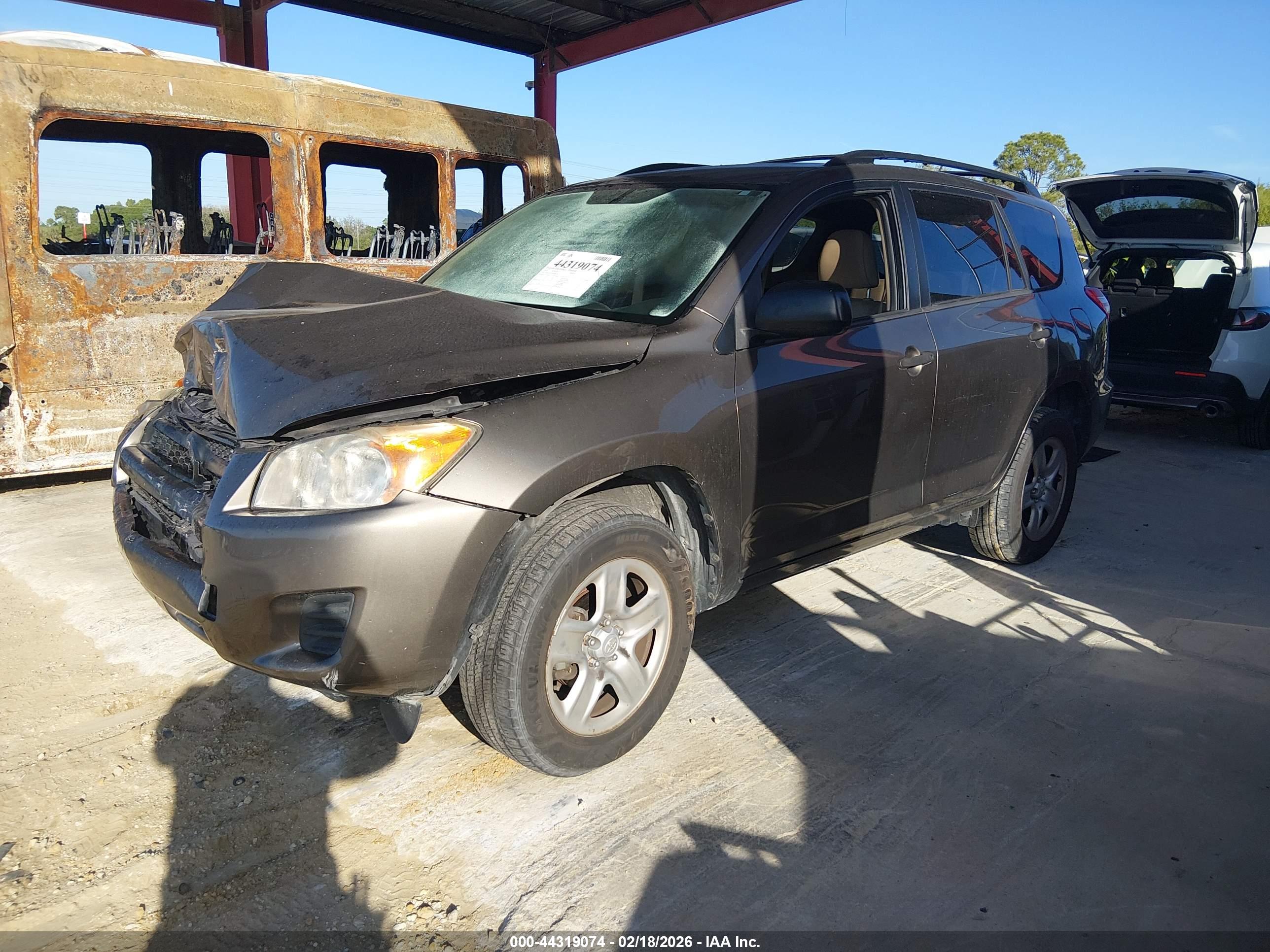 TOYOTA RAV4 image 2
