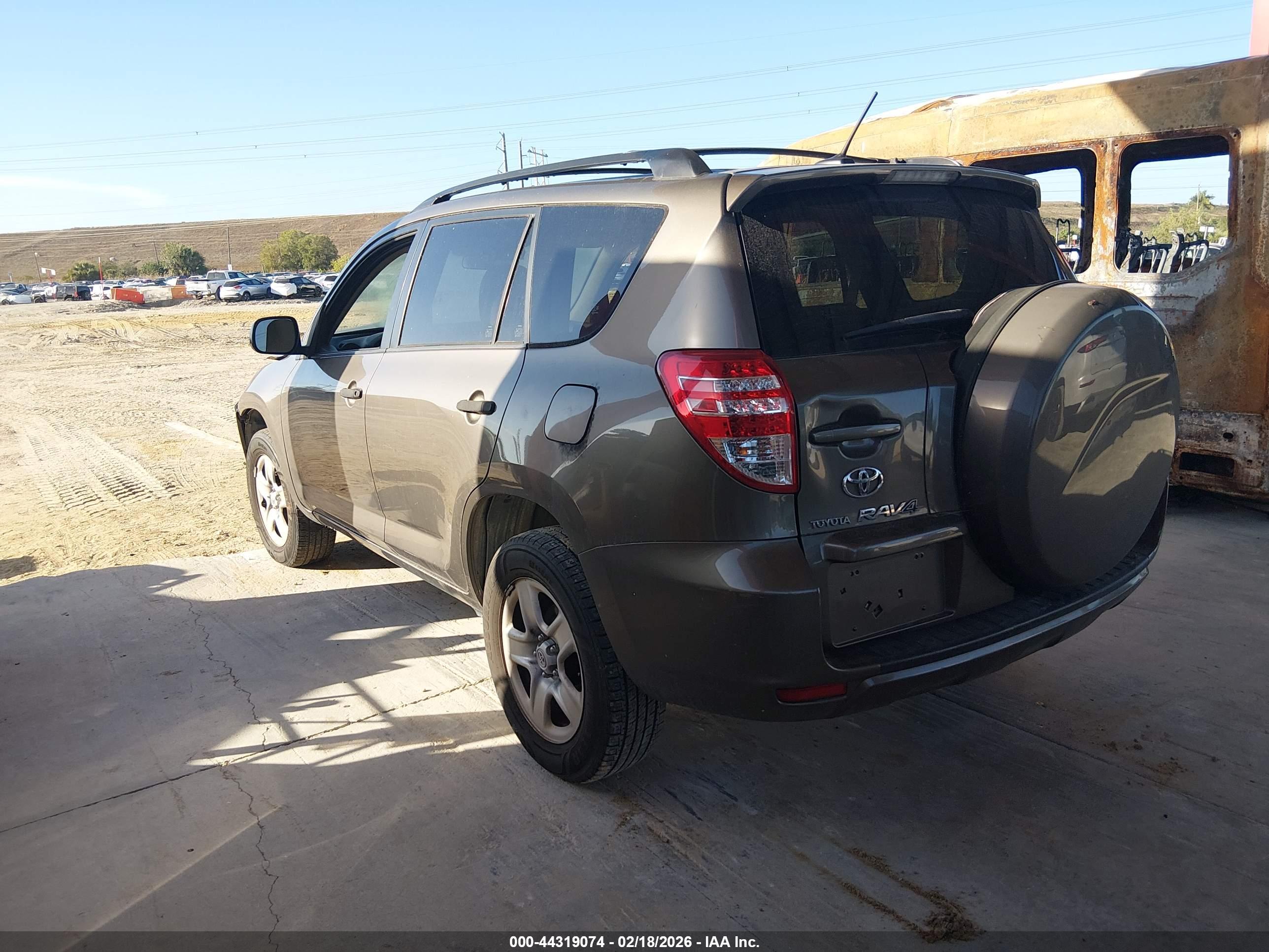 TOYOTA RAV4 image 3