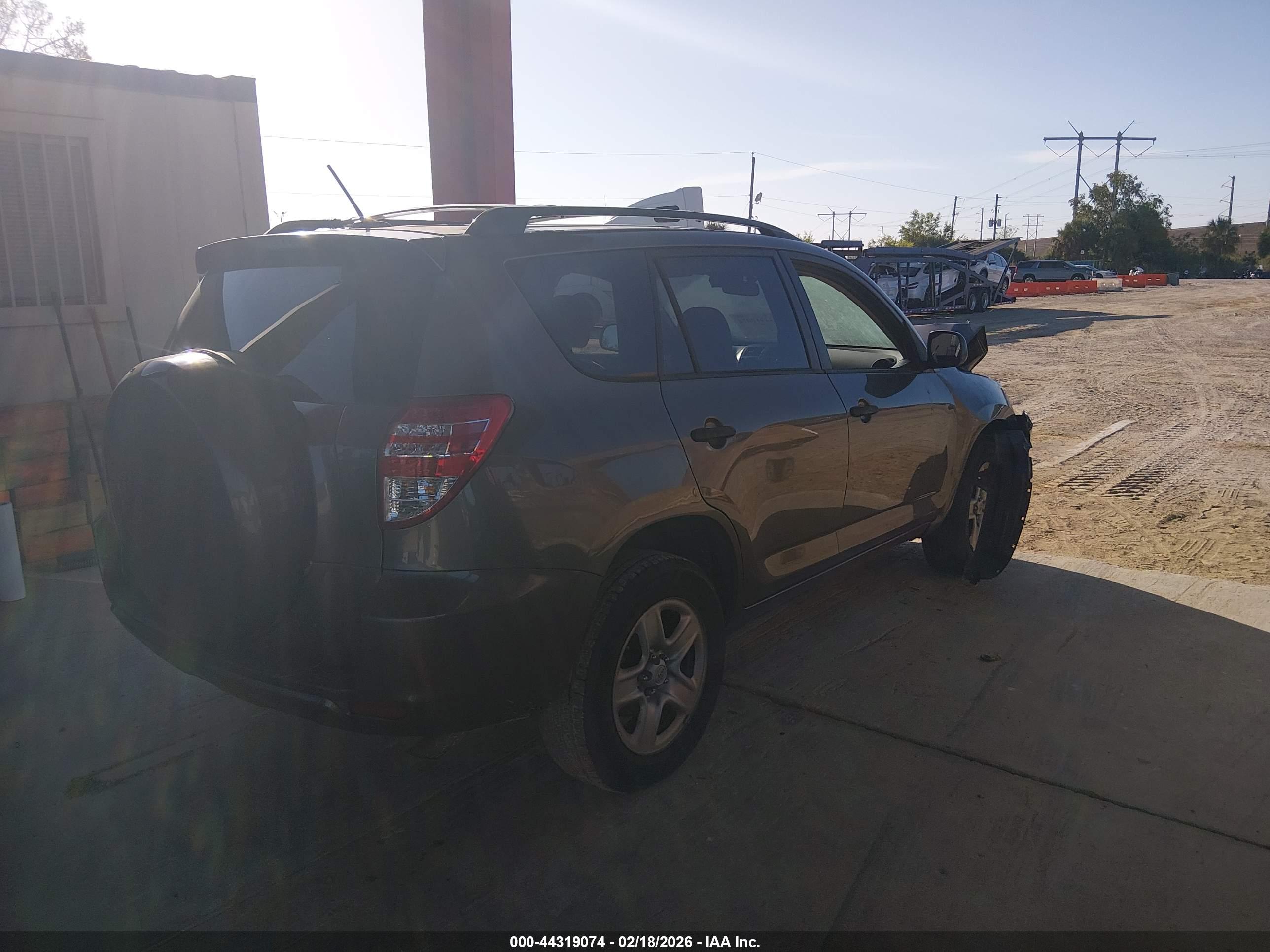 TOYOTA RAV4 image 4