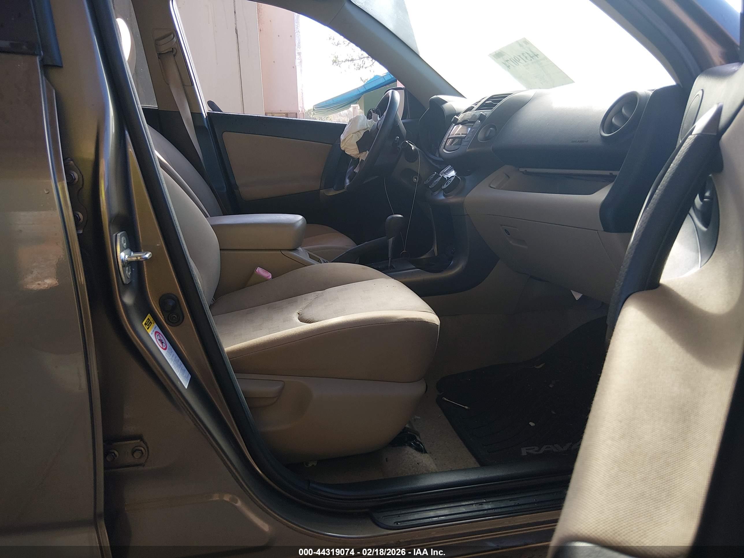 TOYOTA RAV4 image 5