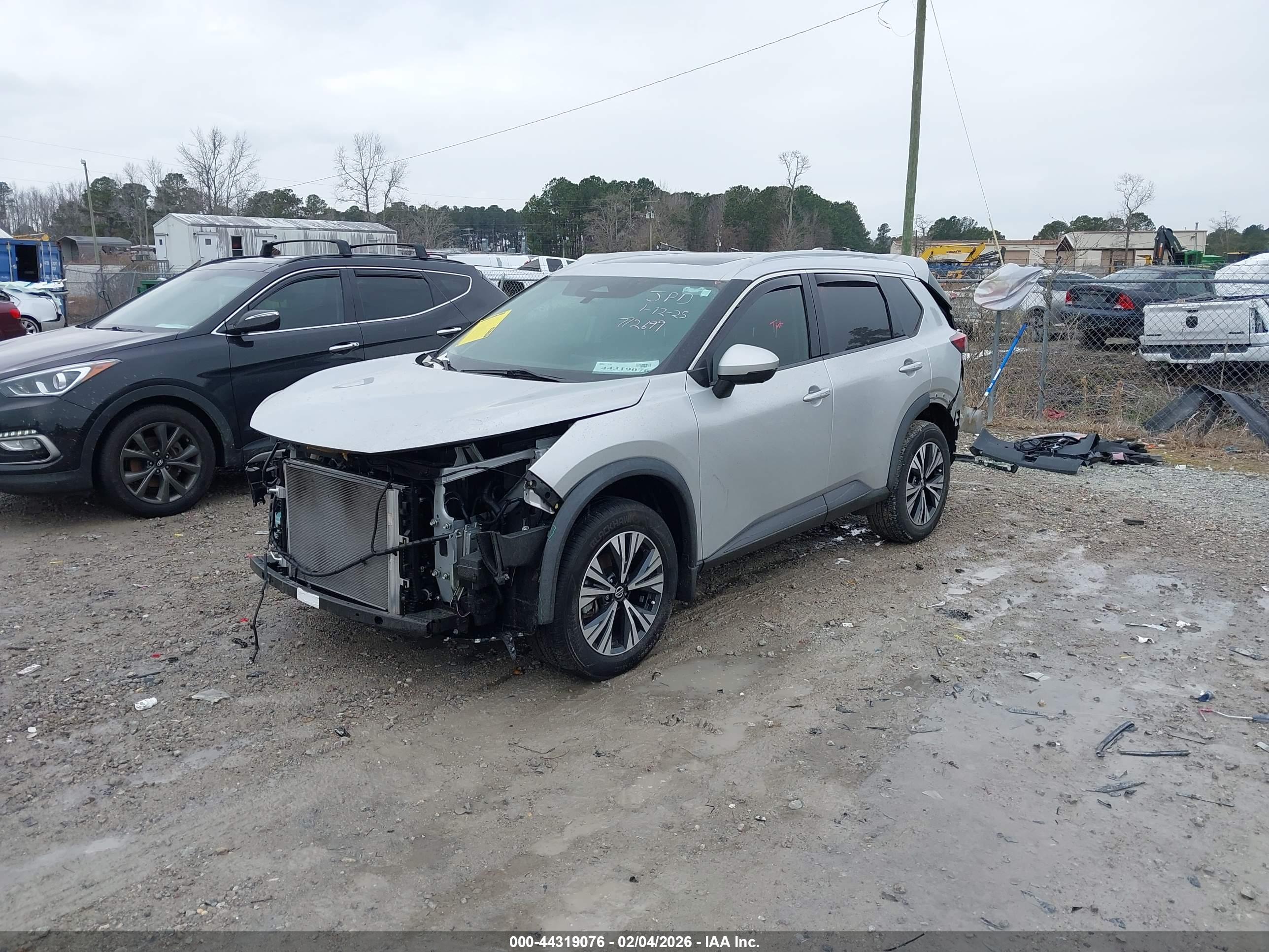 NISSAN ROGUE image 2