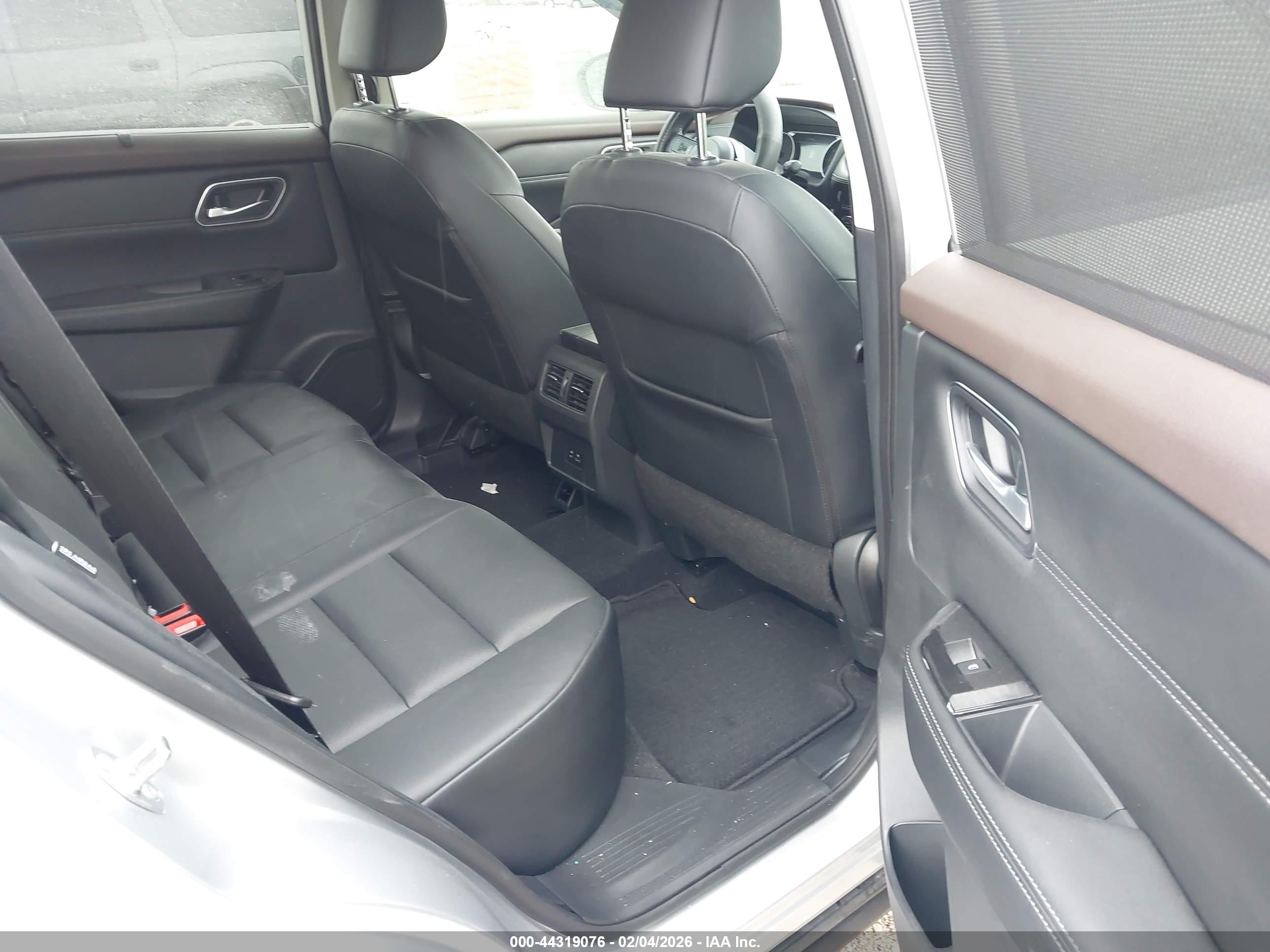 NISSAN ROGUE image 8