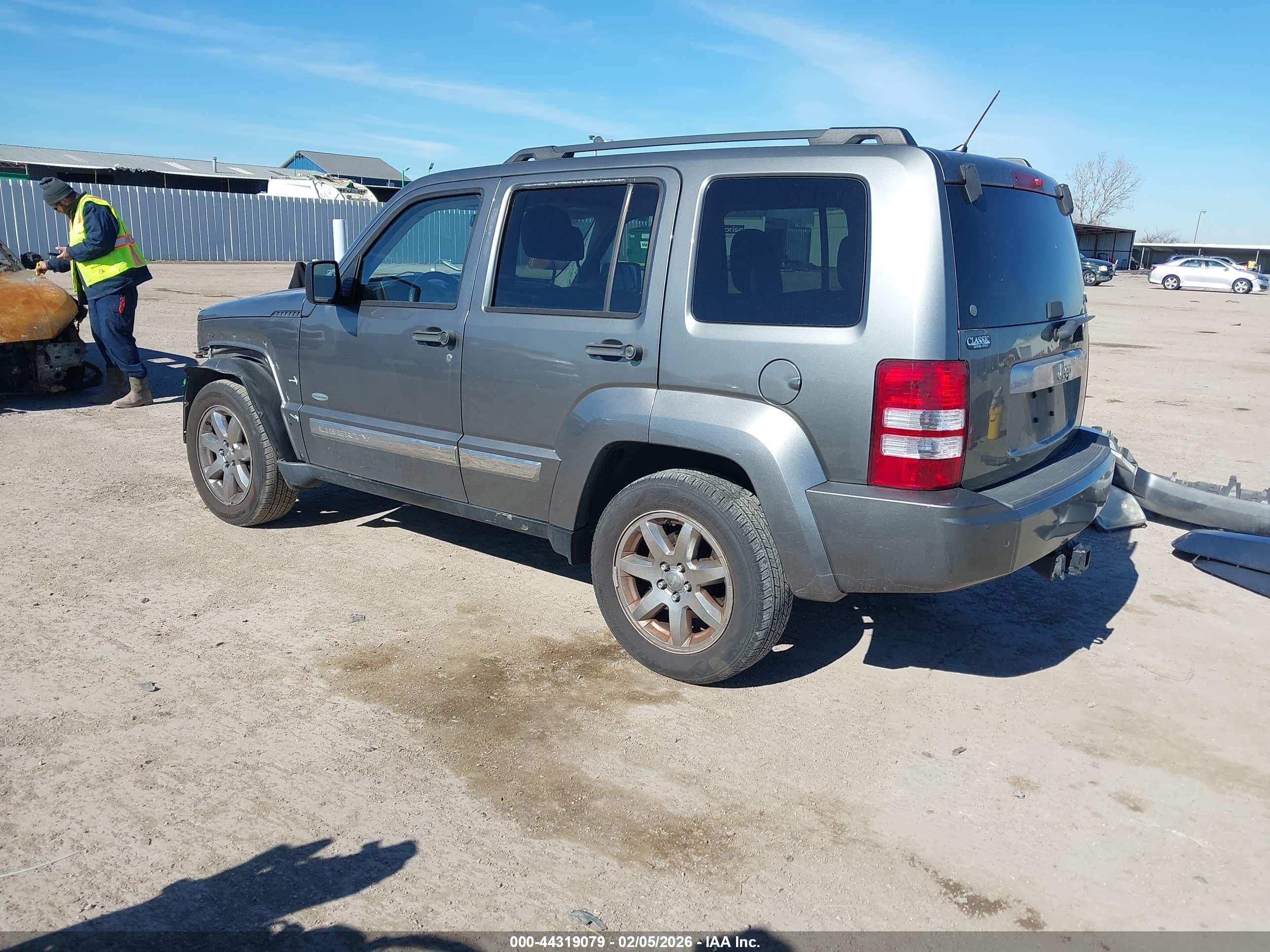 JEEP LIBERTY image 3