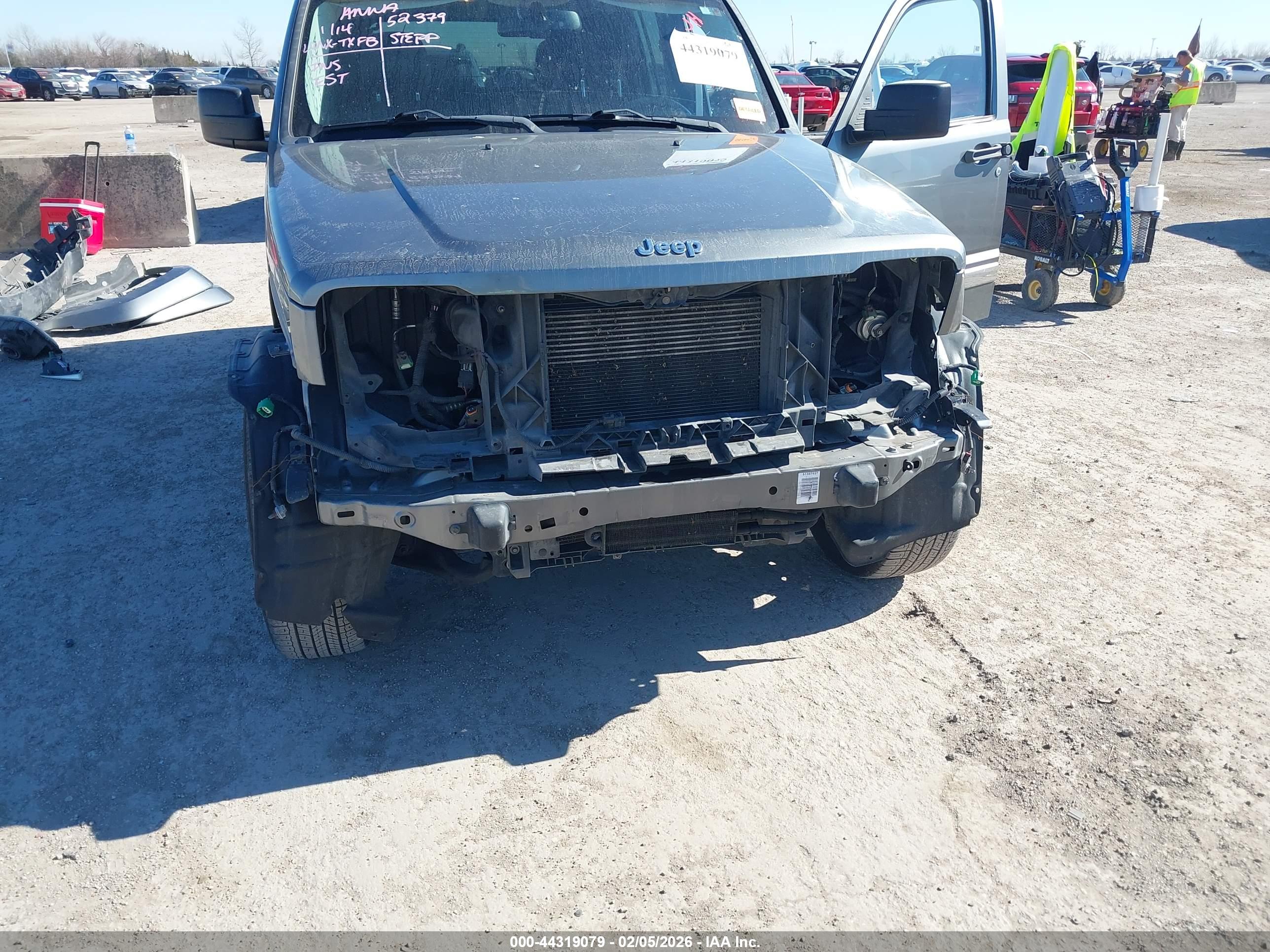 JEEP LIBERTY image 6