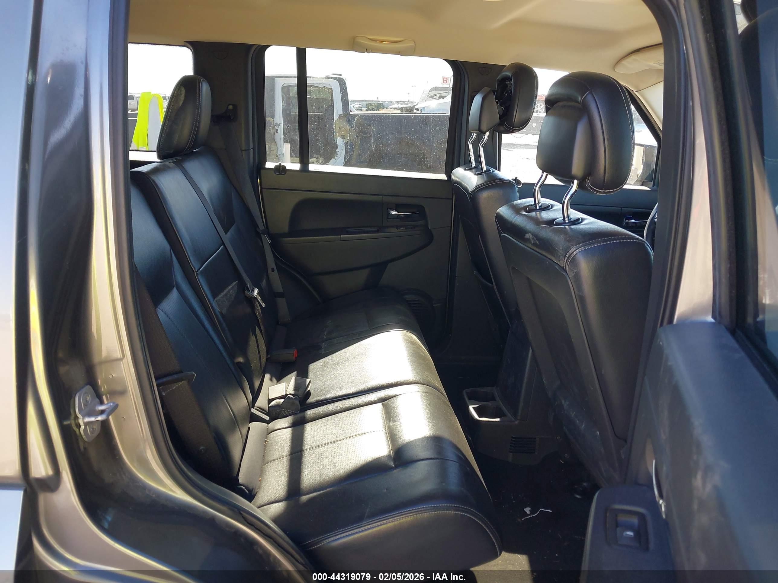 JEEP LIBERTY image 8