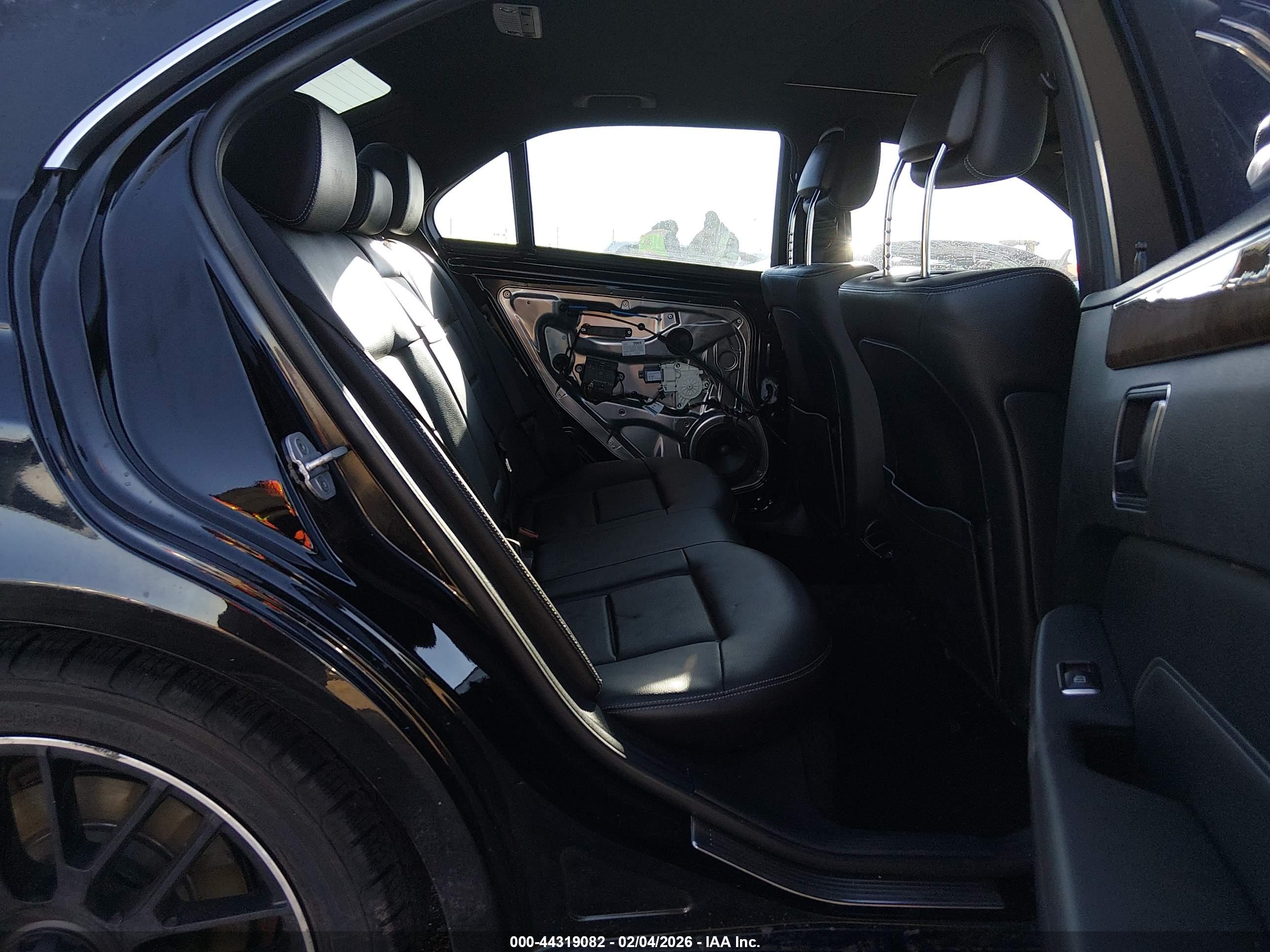 MERCEDES-BENZ E image 8