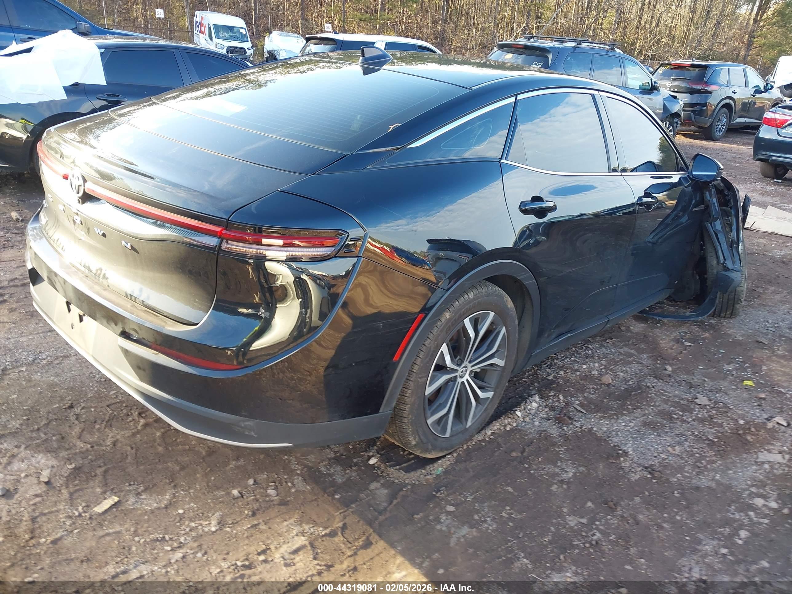 TOYOTA CROWN image 4
