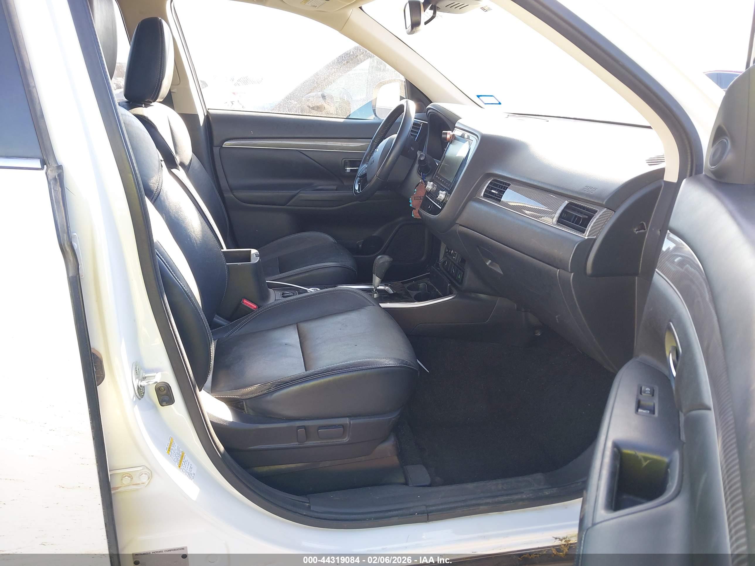 MITSUBISHI OUTLANDER image 5