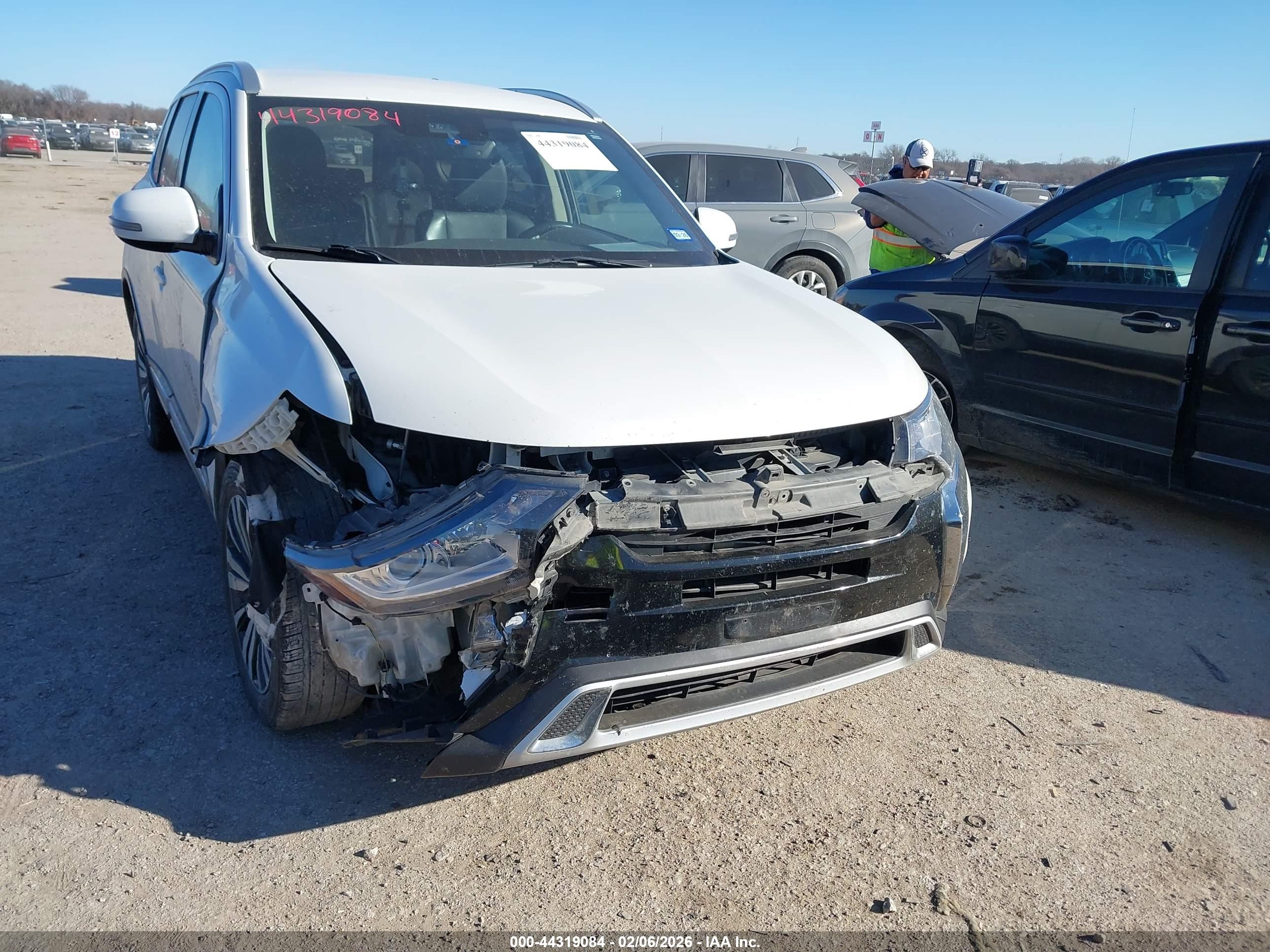 MITSUBISHI OUTLANDER image 6
