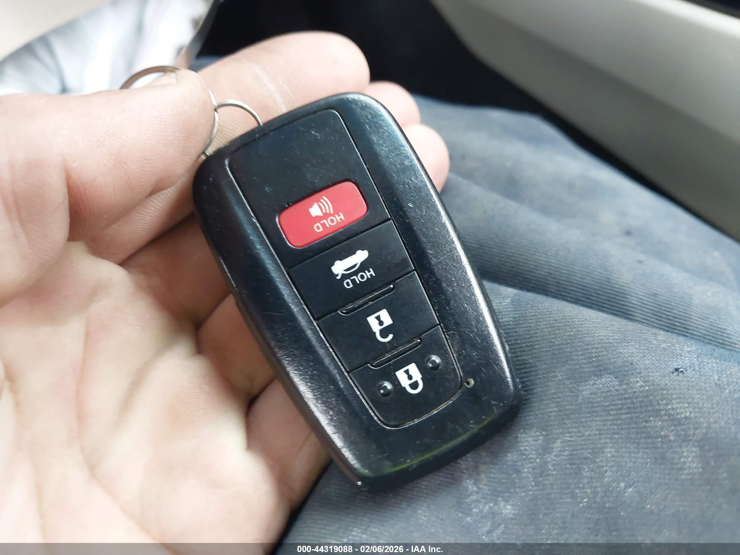 TOYOTA CAMRY image 11