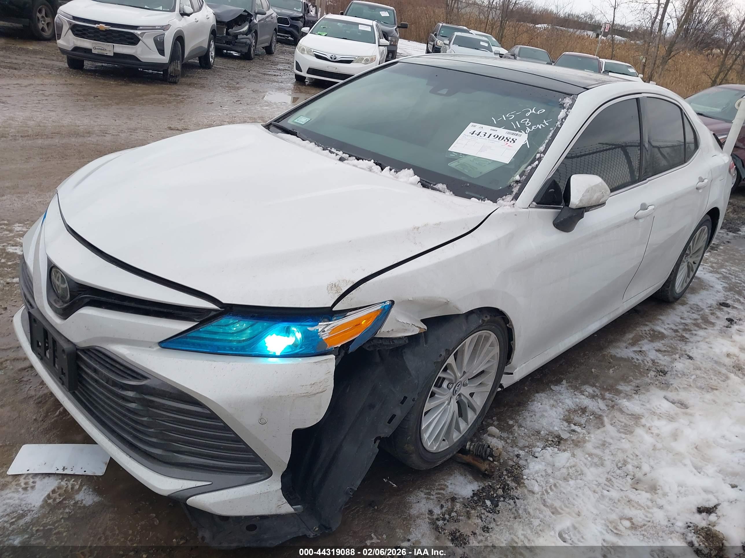 TOYOTA CAMRY image 2