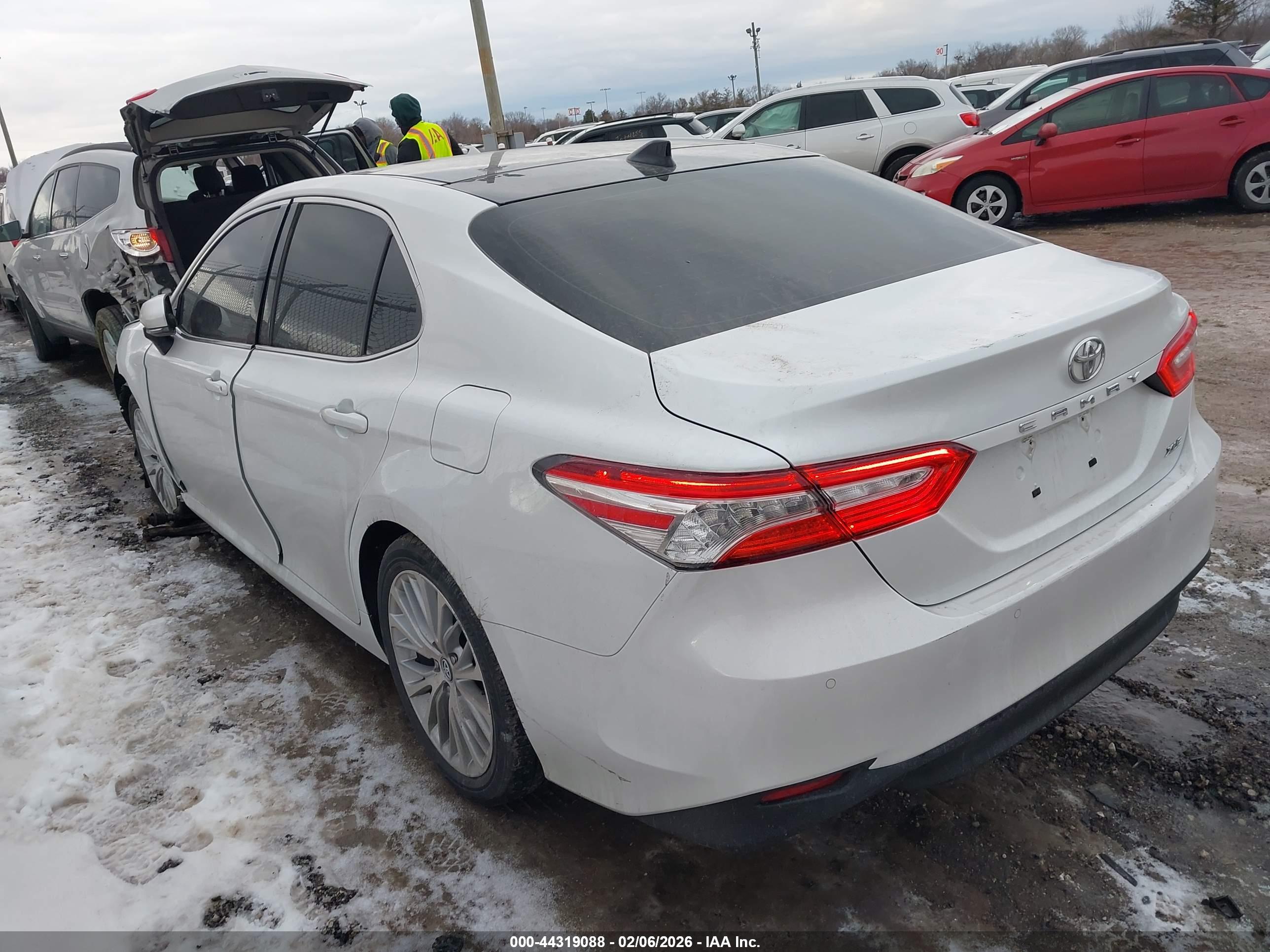 TOYOTA CAMRY image 3