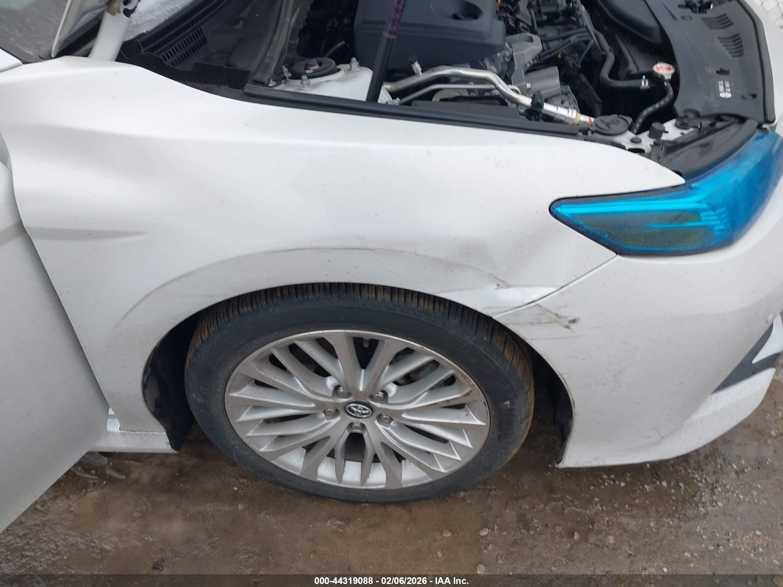 TOYOTA CAMRY image 6