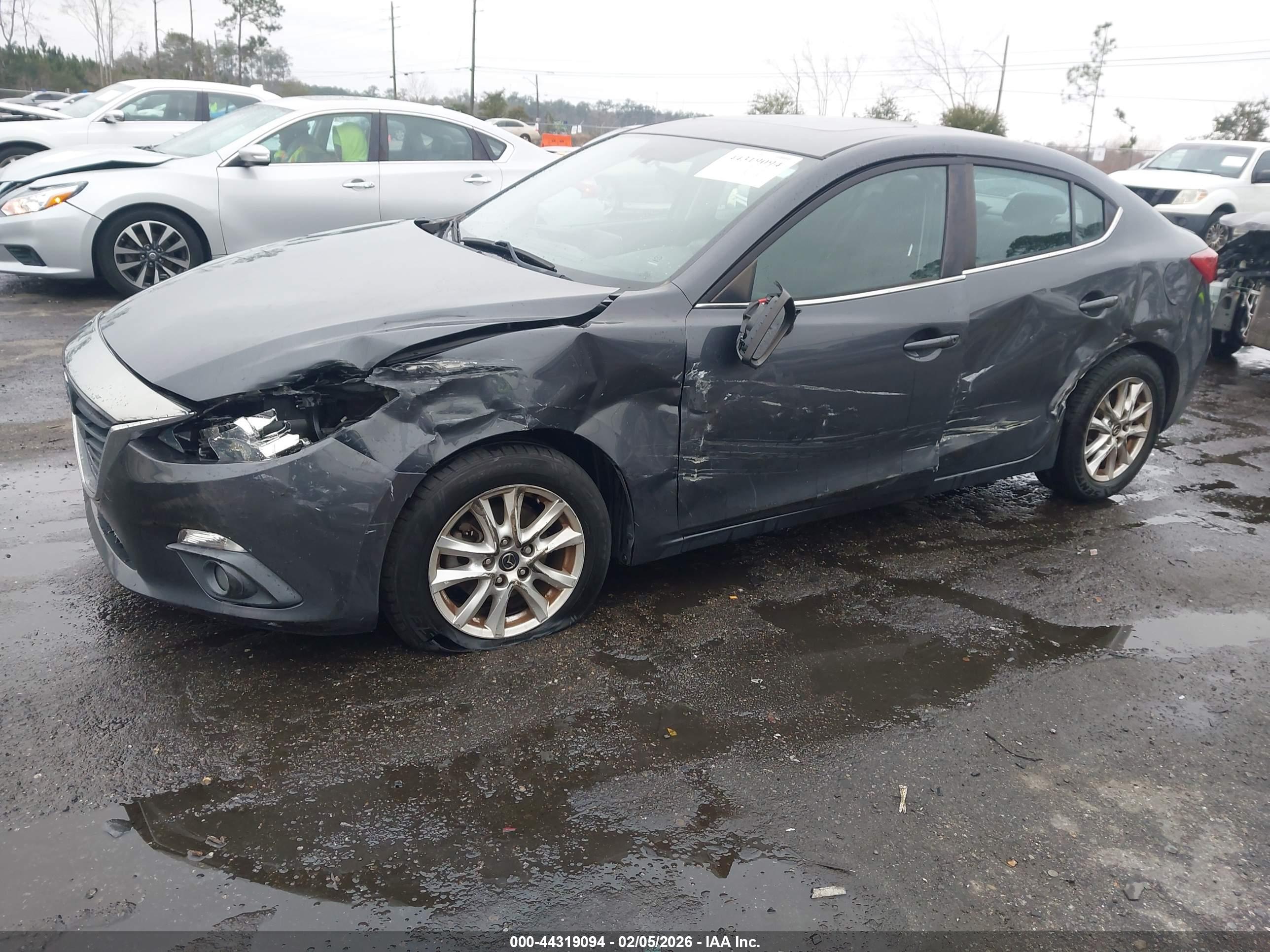 MAZDA MAZDA3 image 2