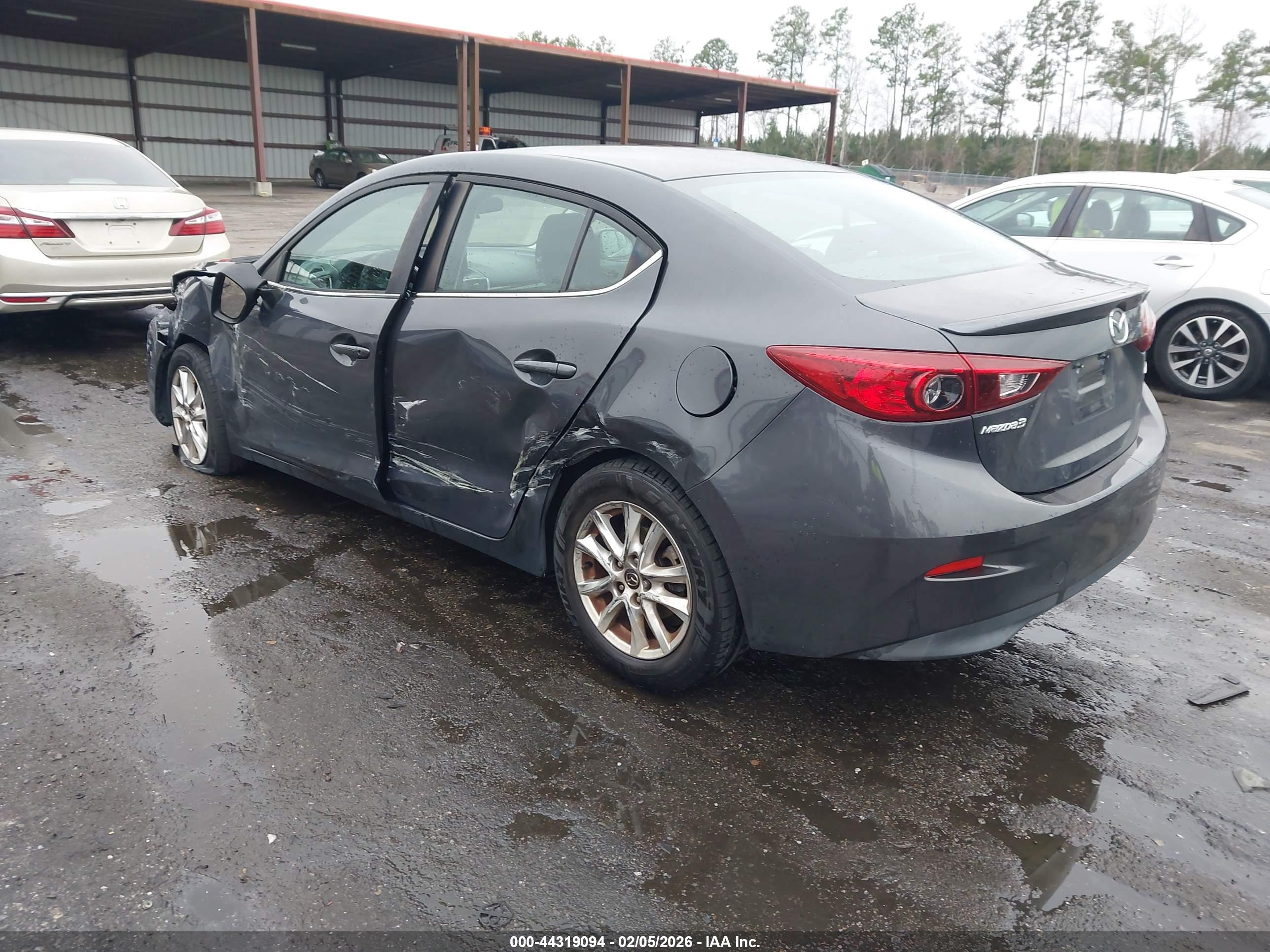 MAZDA MAZDA3 image 3