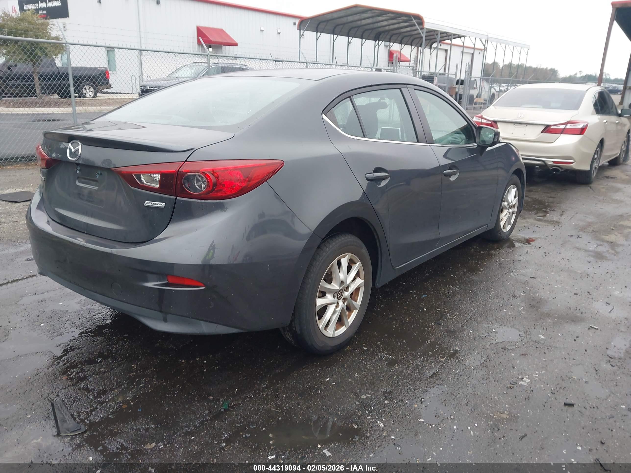 MAZDA MAZDA3 image 4