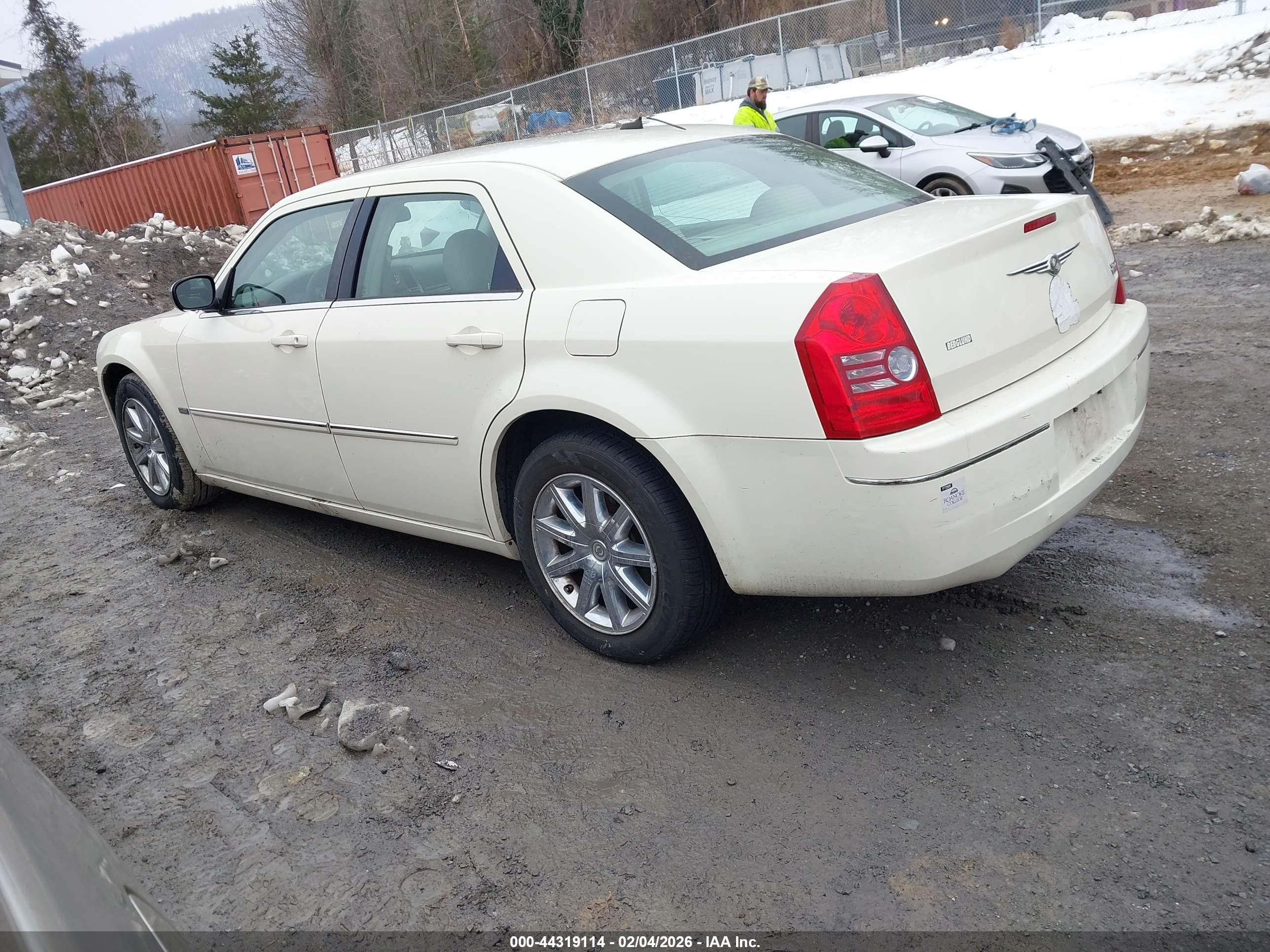 CHRYSLER 300 image 3