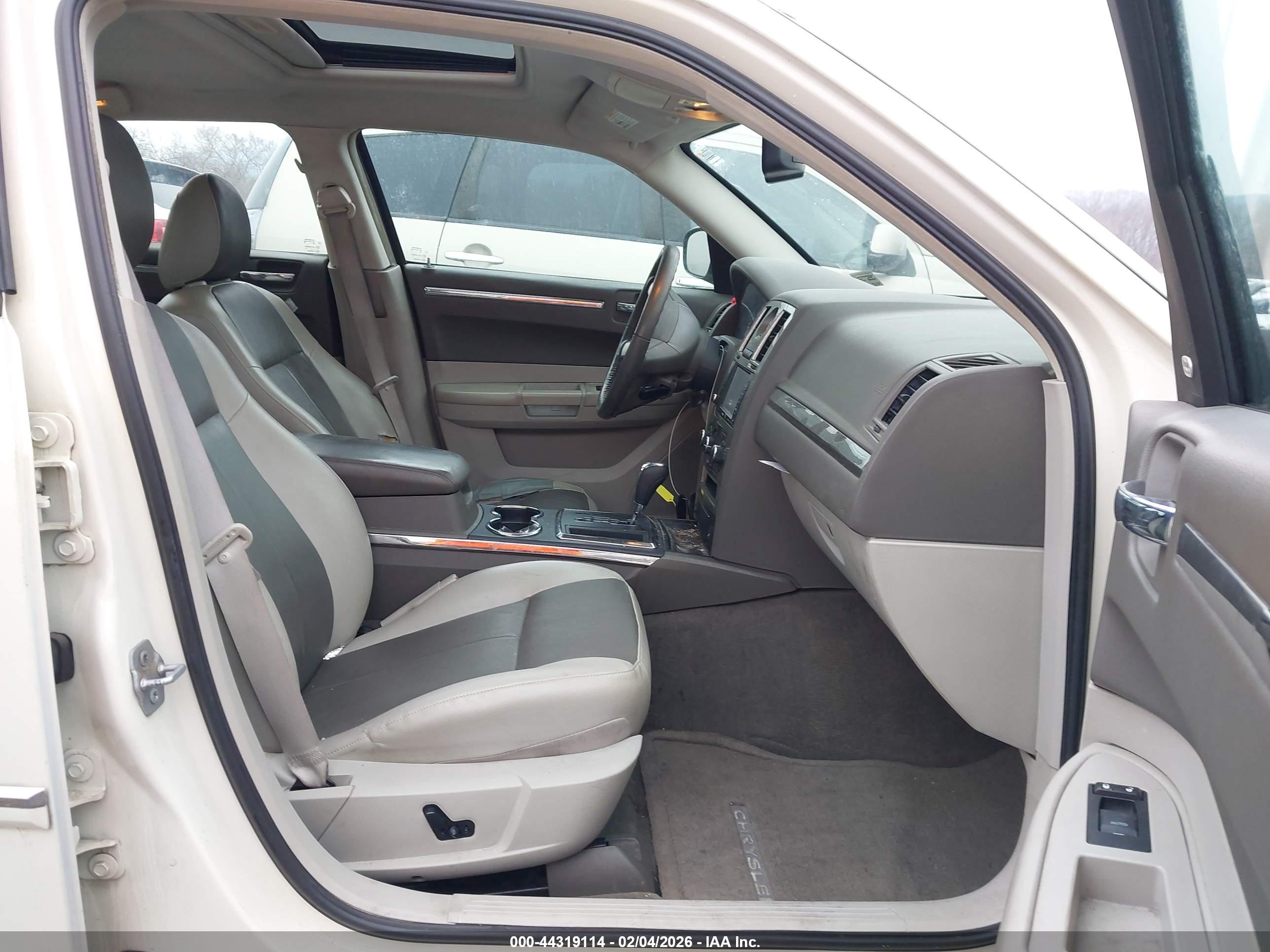 CHRYSLER 300 image 5
