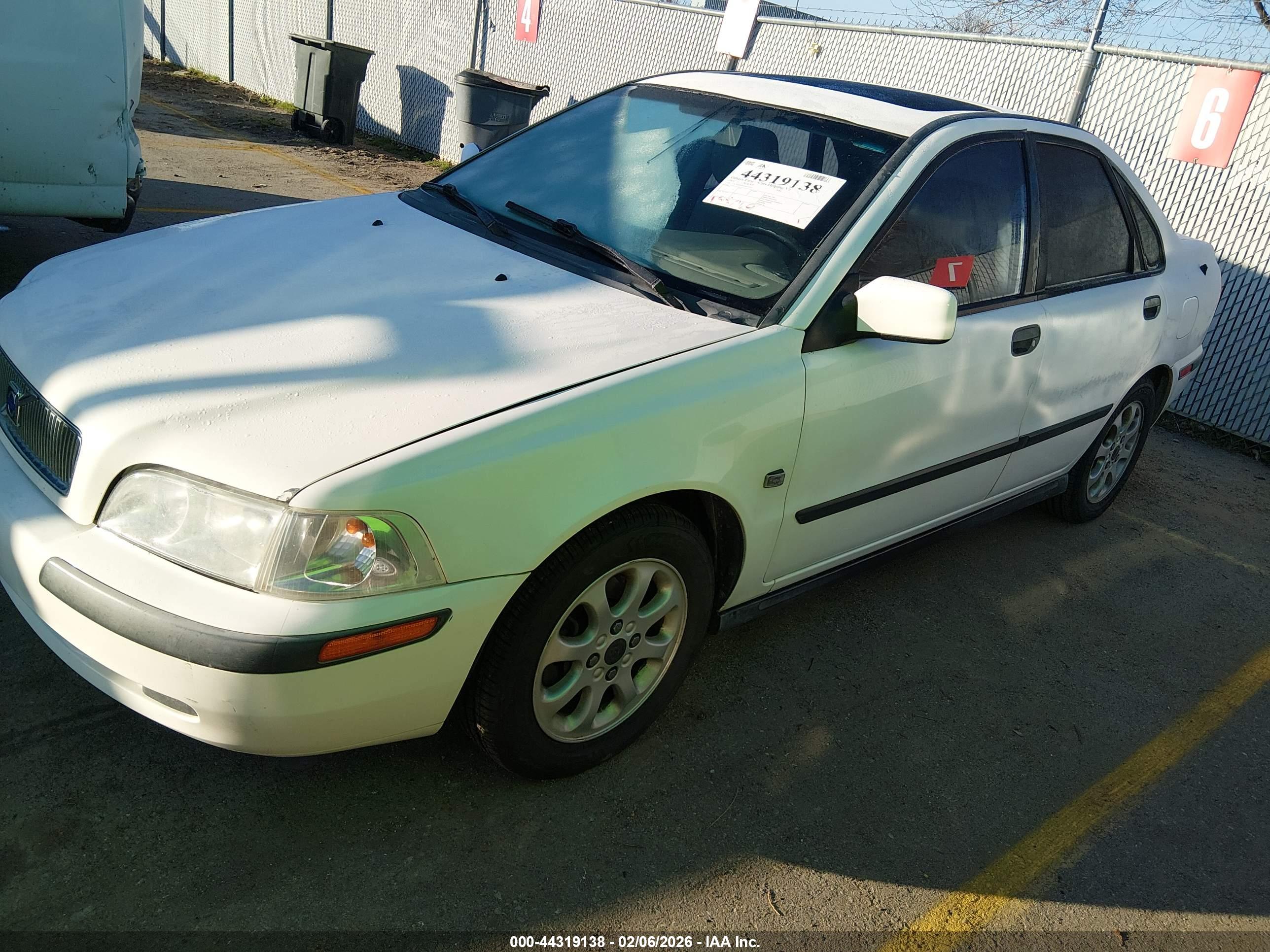 VOLVO S40 image 2