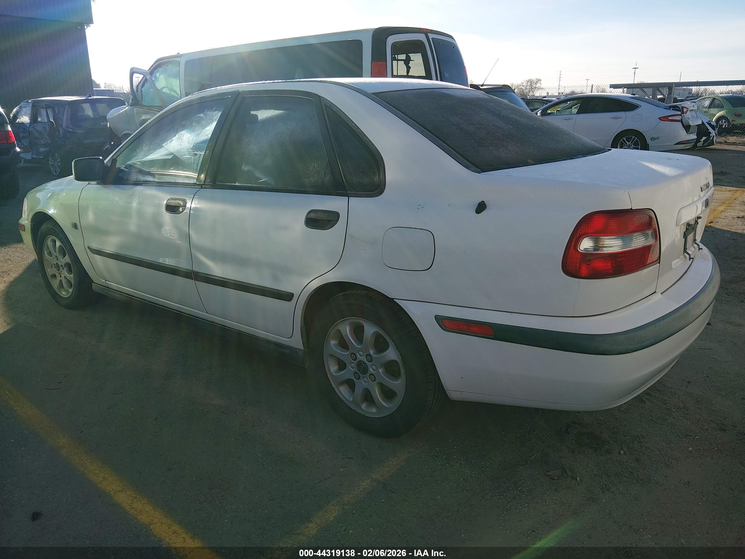 VOLVO S40 image 3